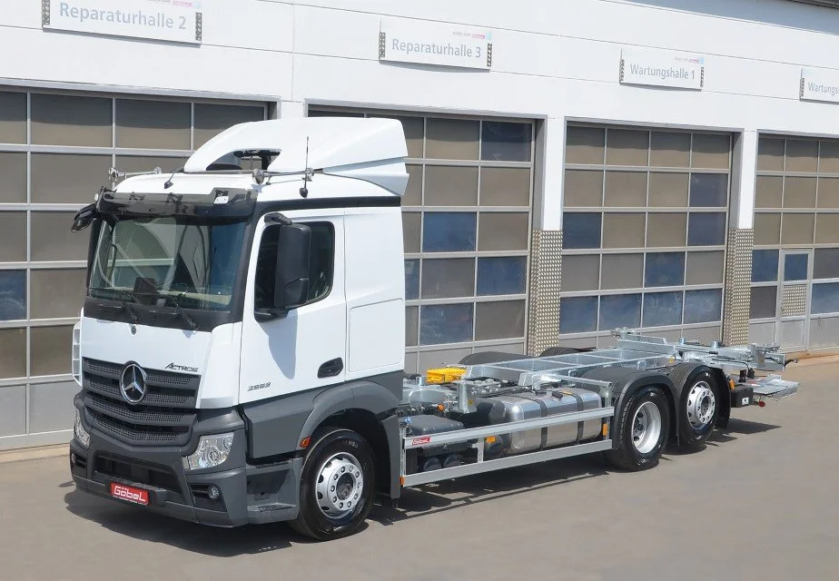 MB ACTROS - MECHANIKLIFTER 565 LiLT mit Ladebordwand und Tiefkupplung