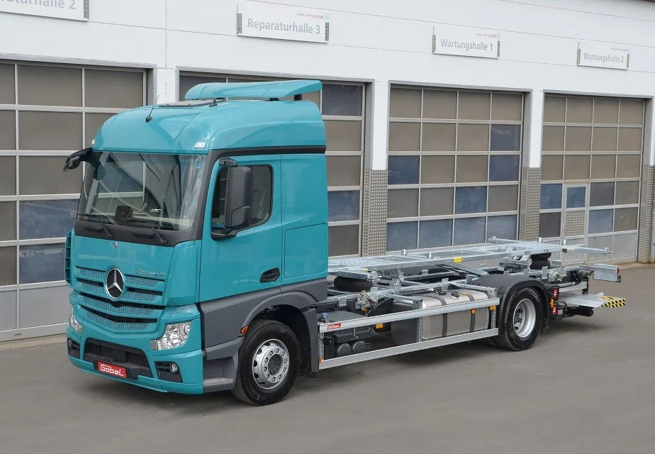 MB ACTROS F - AIRLIFTER 567 L mit Ladebordwand