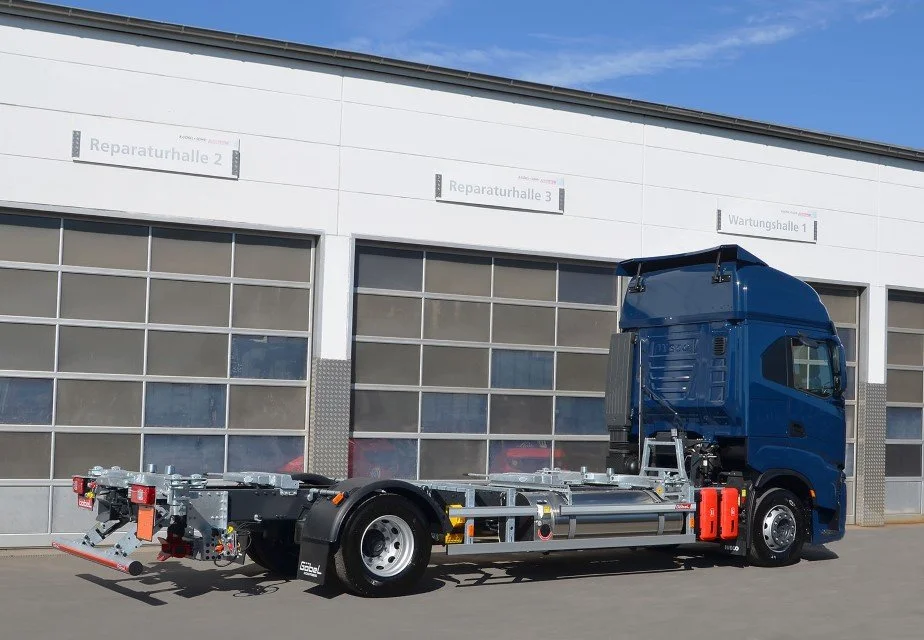 Iveco - MECHANIKLIFTER 565 LNG mit Tiefkupplung, verzinkt