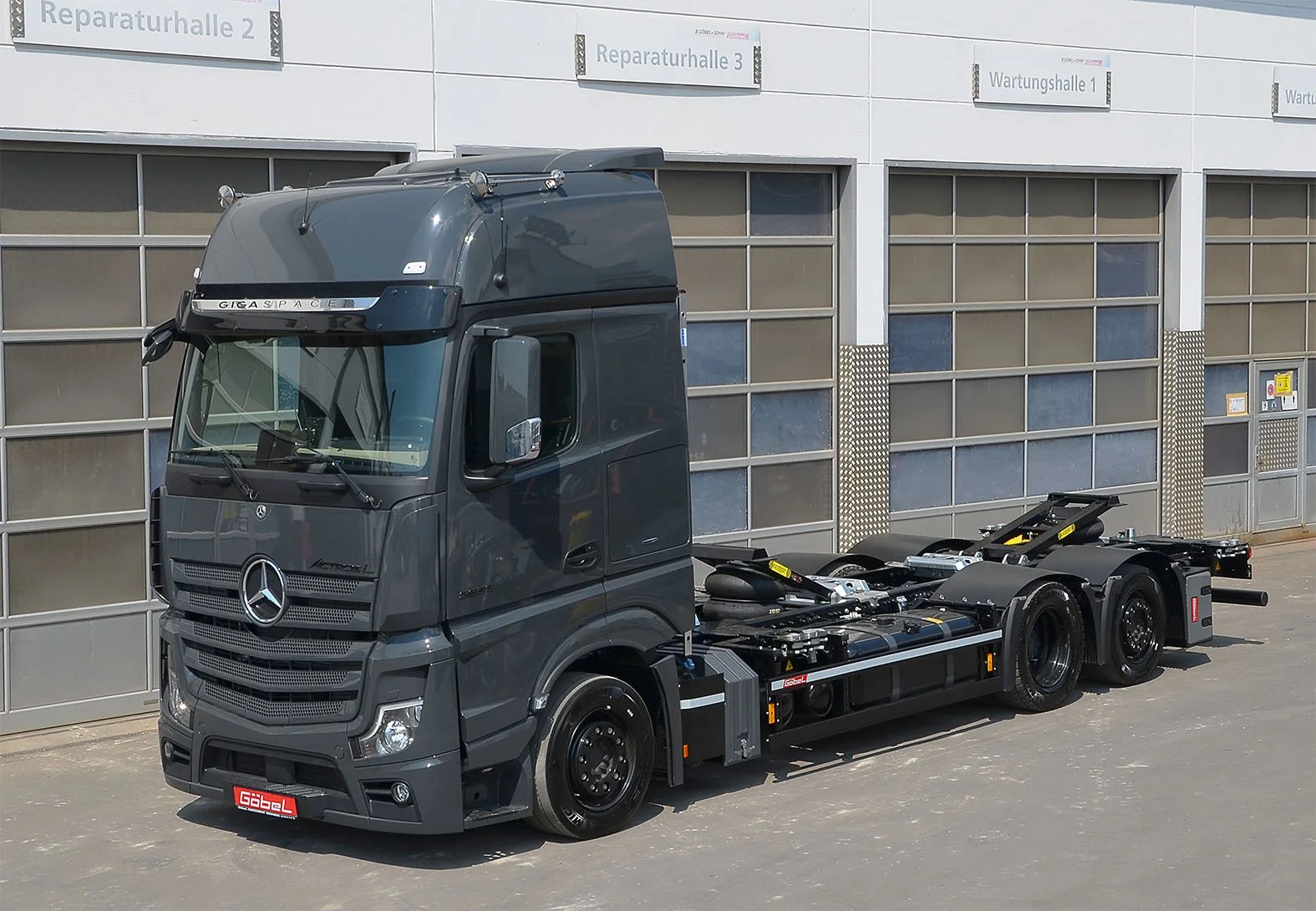 MB ACTROS - HUBLIFTER 561 T mit Liftadapter