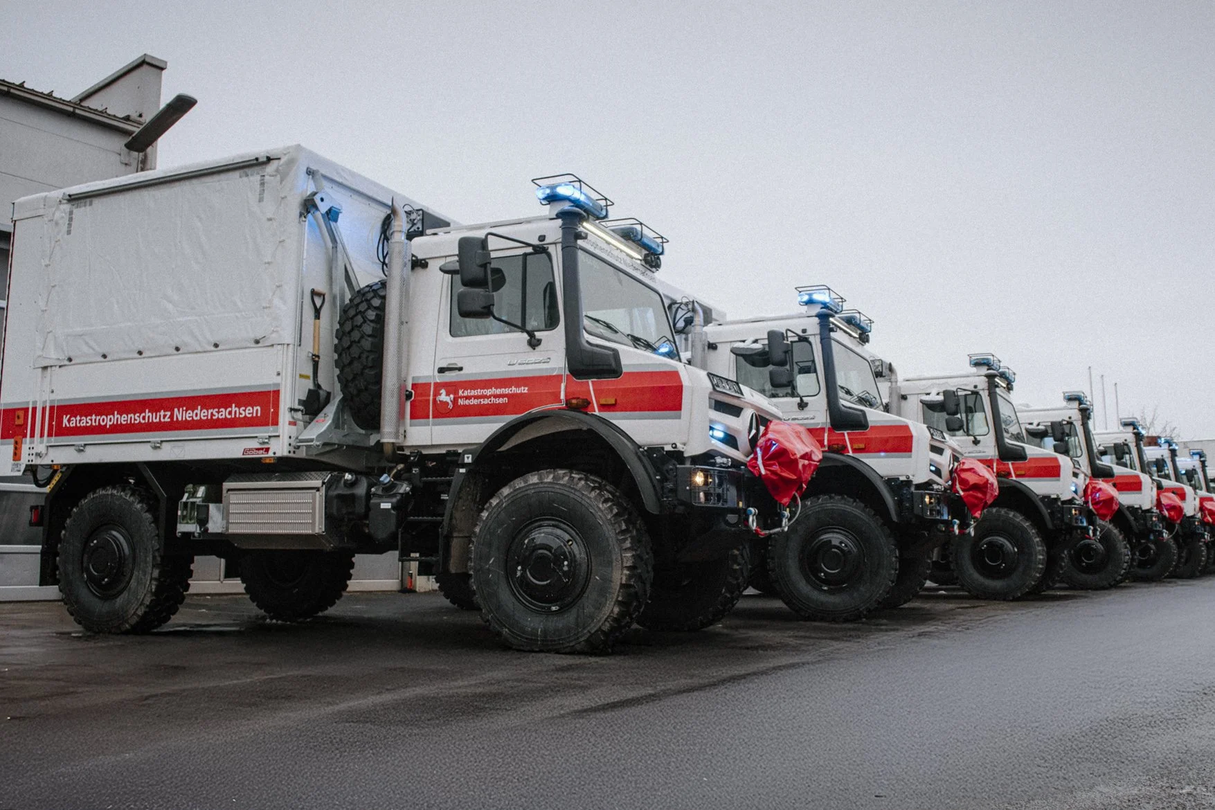Mercedes Benz Unimog Einsatzfahrzeug Katastrophenschutz Niedersachen aufgebaut von Göbel Fahrzeugbau