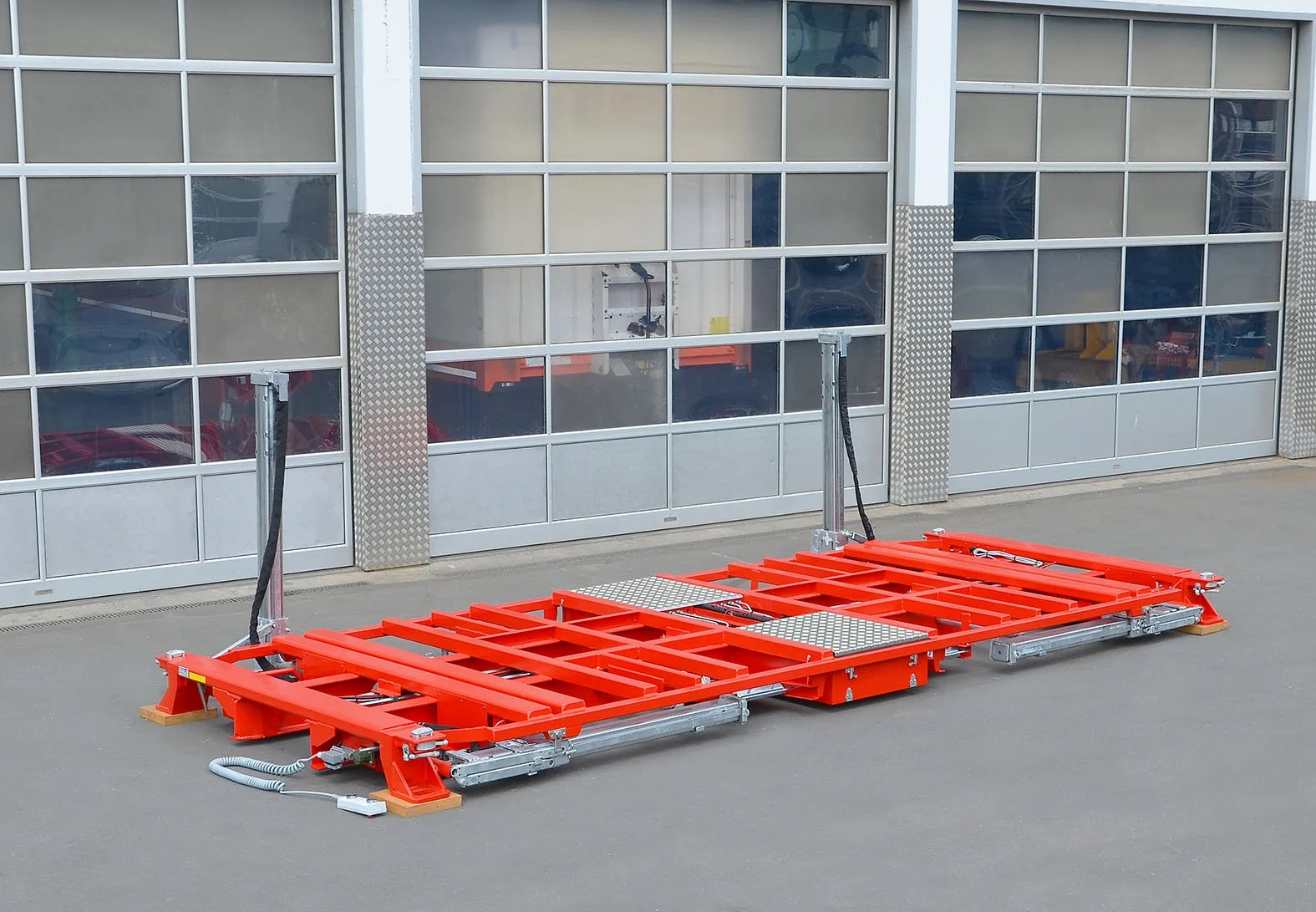 Liftadapter gebaut von Göbel Fahrzeugbau auf Boden