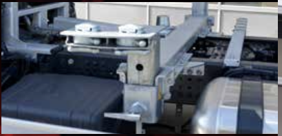 Mechaniklifter 565 Li  mit Liftadapter und einfachen oder doppelten Twistlocks. Verstellung der Abstellhöhe mithilfe von Gasdruckfedern.