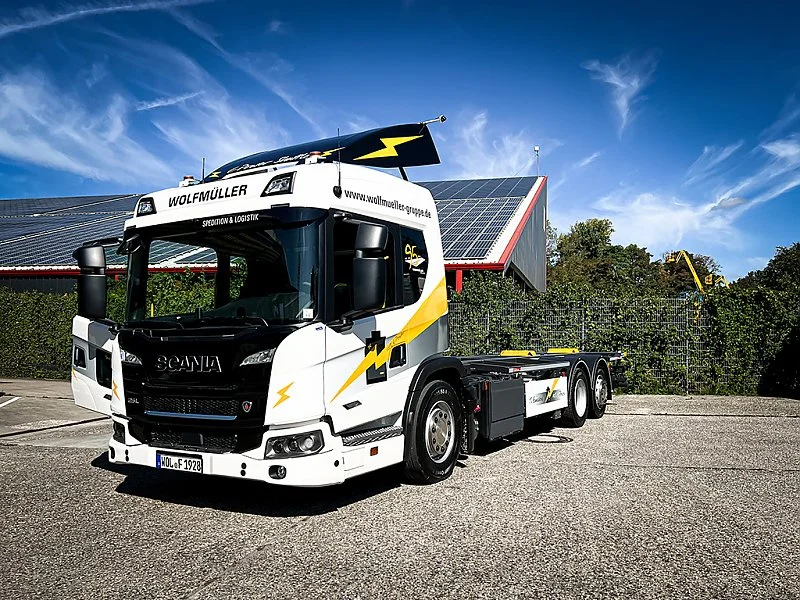 Scania LKW mit Hydralifter