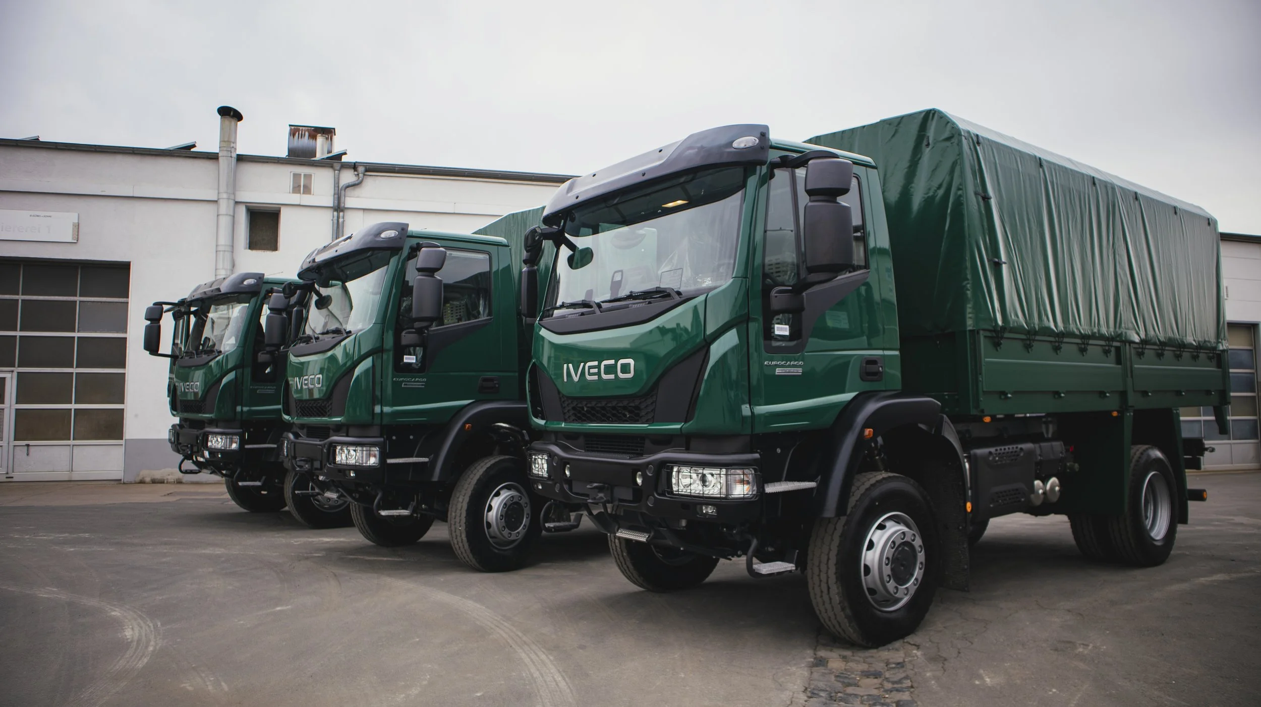 Grüner Iveco Eurocargo als Truppentransporter umgebaut durch Göbel Fahrzeugbau