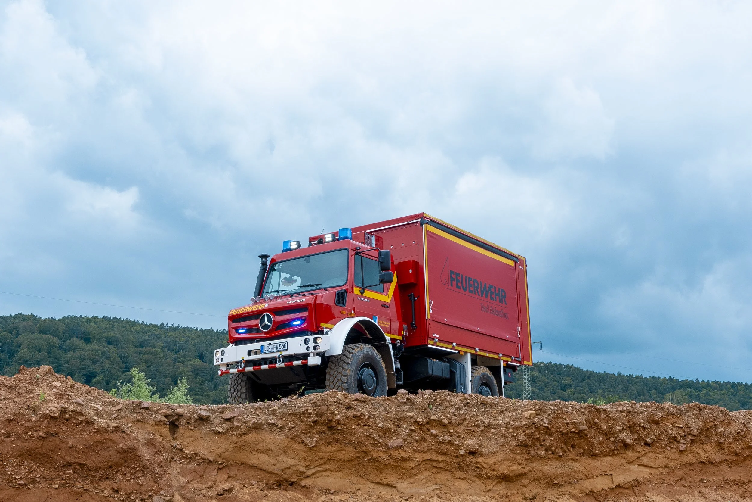 Mercedes Benz Einsatzfahrzeug der Feuerwehr Bad Salzufen aufgebaut von Göbel Fahrzeugbau