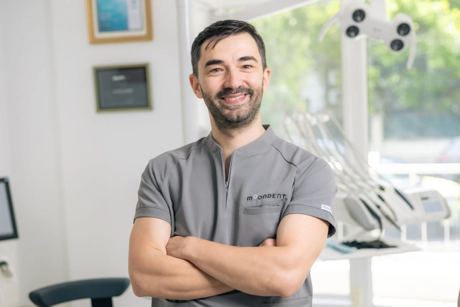 Dr. Bogdan Plugaru, co-fondator și medic endodont la clinica MoonDent Cotroceni
