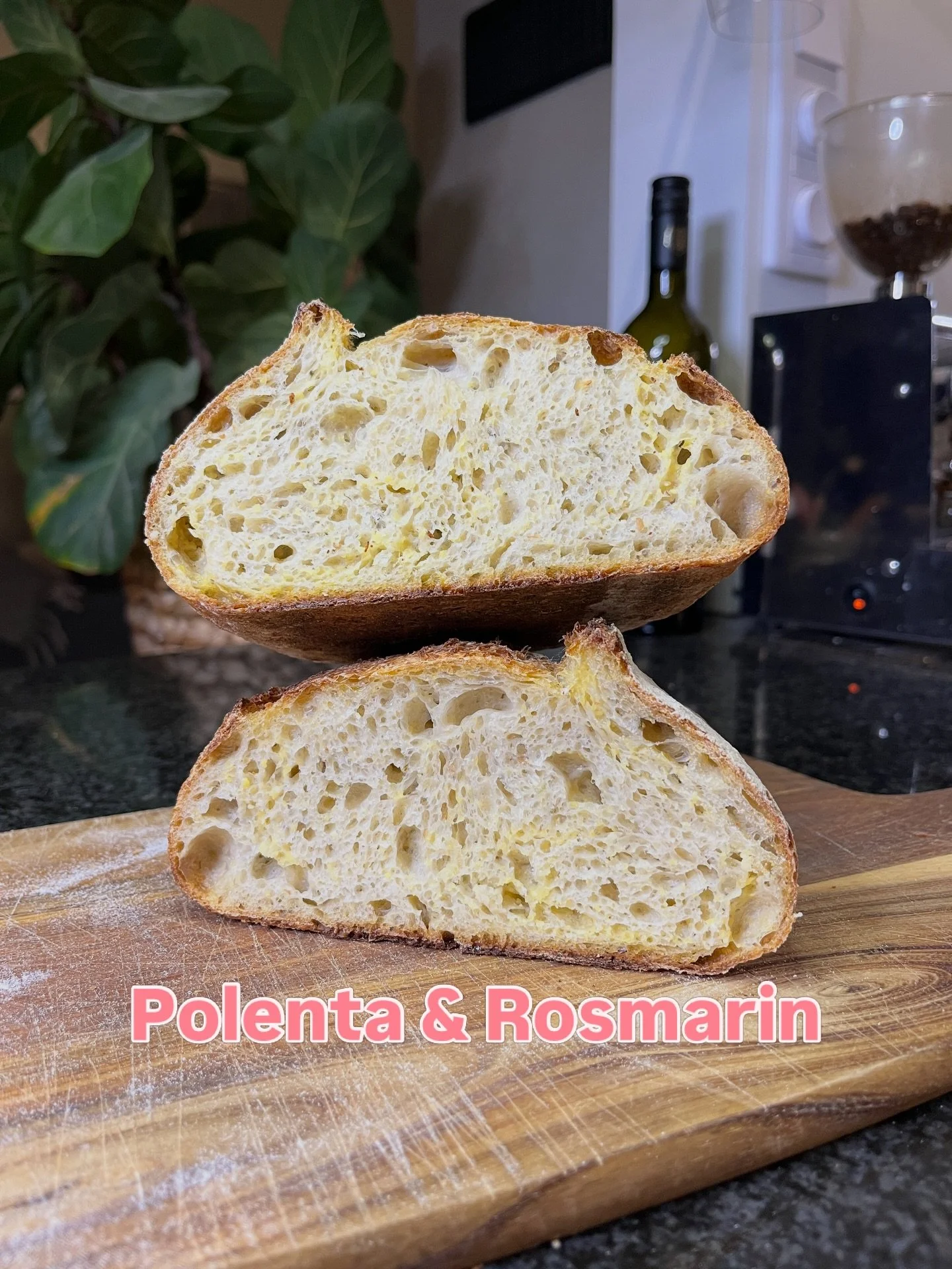 Sortiment vecka 19! Med en ny limpa inspirerad av italien 🇮🇹 

Best&auml;llning sker p&aring; crumbsinbalance.com ❤️(Det g&aring;r &auml;ven bra att skriva till mig privat).

Upph&auml;mtning l&ouml;rdag 8/5