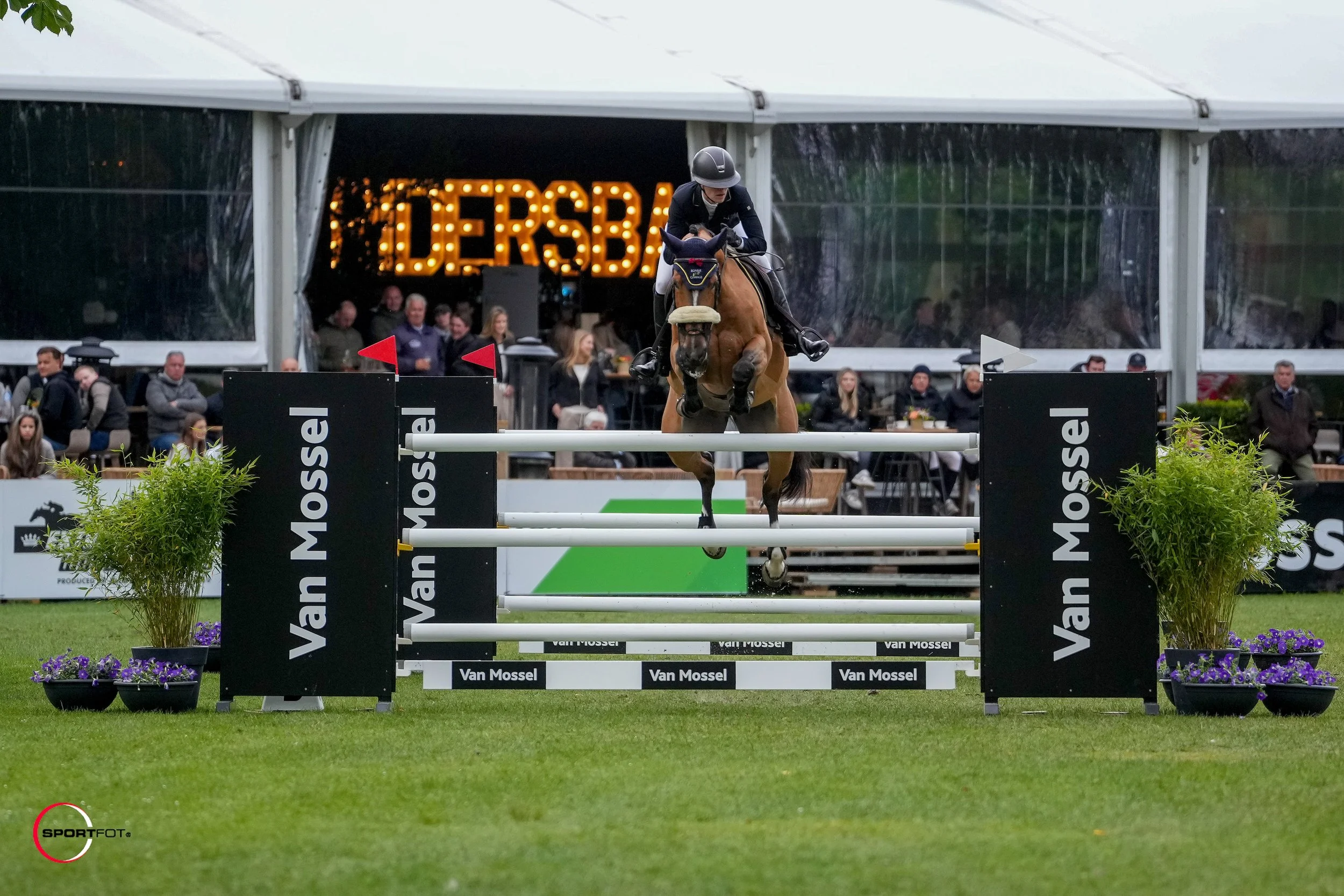 Braziliaanse Stephanie Macieira kwam, zag en overwon in Van Mossel Prix