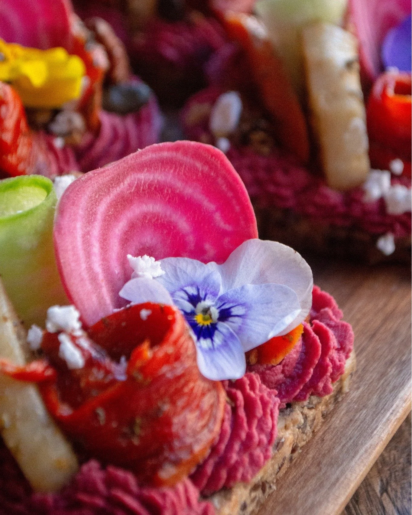 Le Toast du moment 🍃

Une association color&eacute;e, vibrante et de saison, sans gluten &amp; vegan &agrave; (re)d&eacute;couvrir cette semaine :

🌾 Pain aux graines &amp; psyllium
💞 Houmous betterave, citron confit
🥕 L&eacute;gumes r&ocirc;tis 