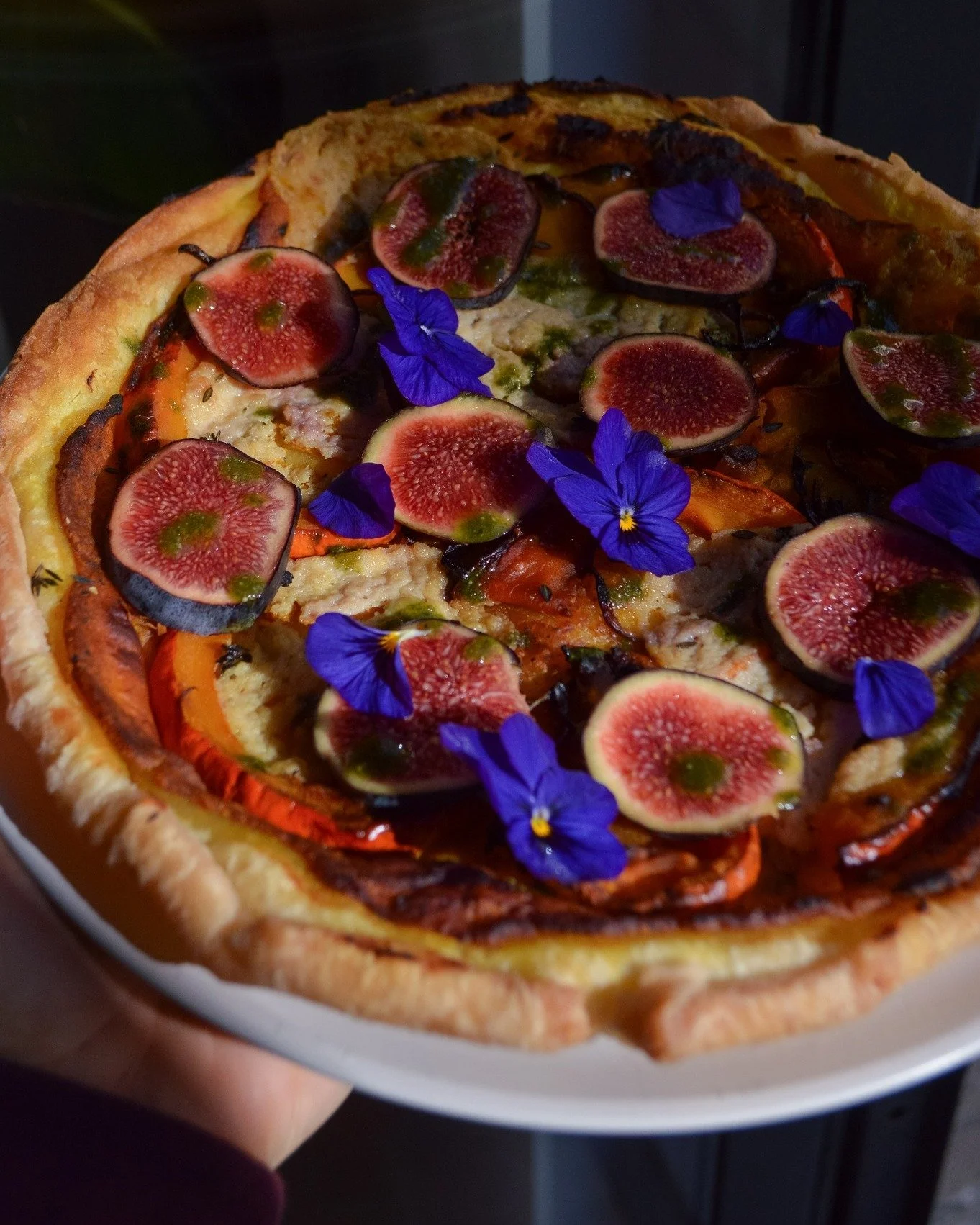 L&rsquo;art d'associer les couleurs &amp; saveurs 🪄

Chez JOY, chaque recette est pens&eacute;e comme une cr&eacute;ation gustative 👩&zwj;🍳
Les l&eacute;gumes et fruits de saison, les herbes fra&icirc;chement coup&eacute;es, les sauces maison, le 