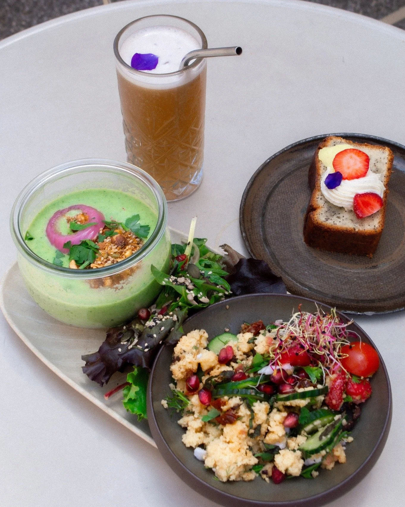Le Lunch chez Joy ✨

Composez votre assiette selon votre faim et vos envies, pour une association fra&icirc;che et color&eacute;e, pens&eacute;e pour nourrir le corps autant que les papilles 💛

1 choix &mdash; 6,90&euro;
2 choix &mdash; 12,90&euro;
