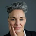 Navigating perimenopause with humour - Elizabeth Joseph - Middling Along