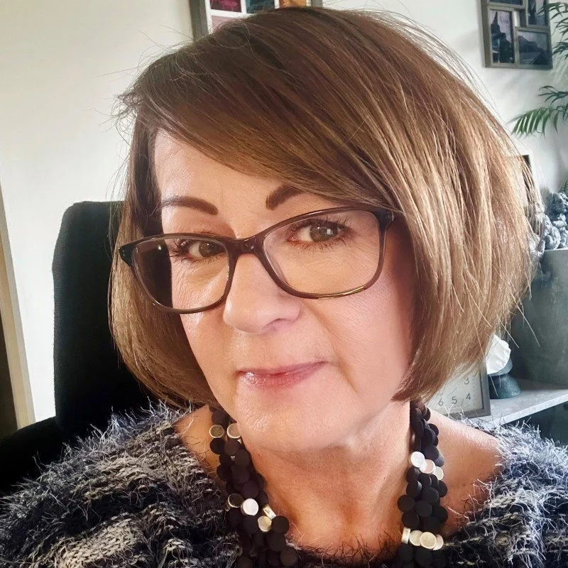 MenoTalk – how Specsavers walk the talk in menopause support - Lou Furby - Middling Along