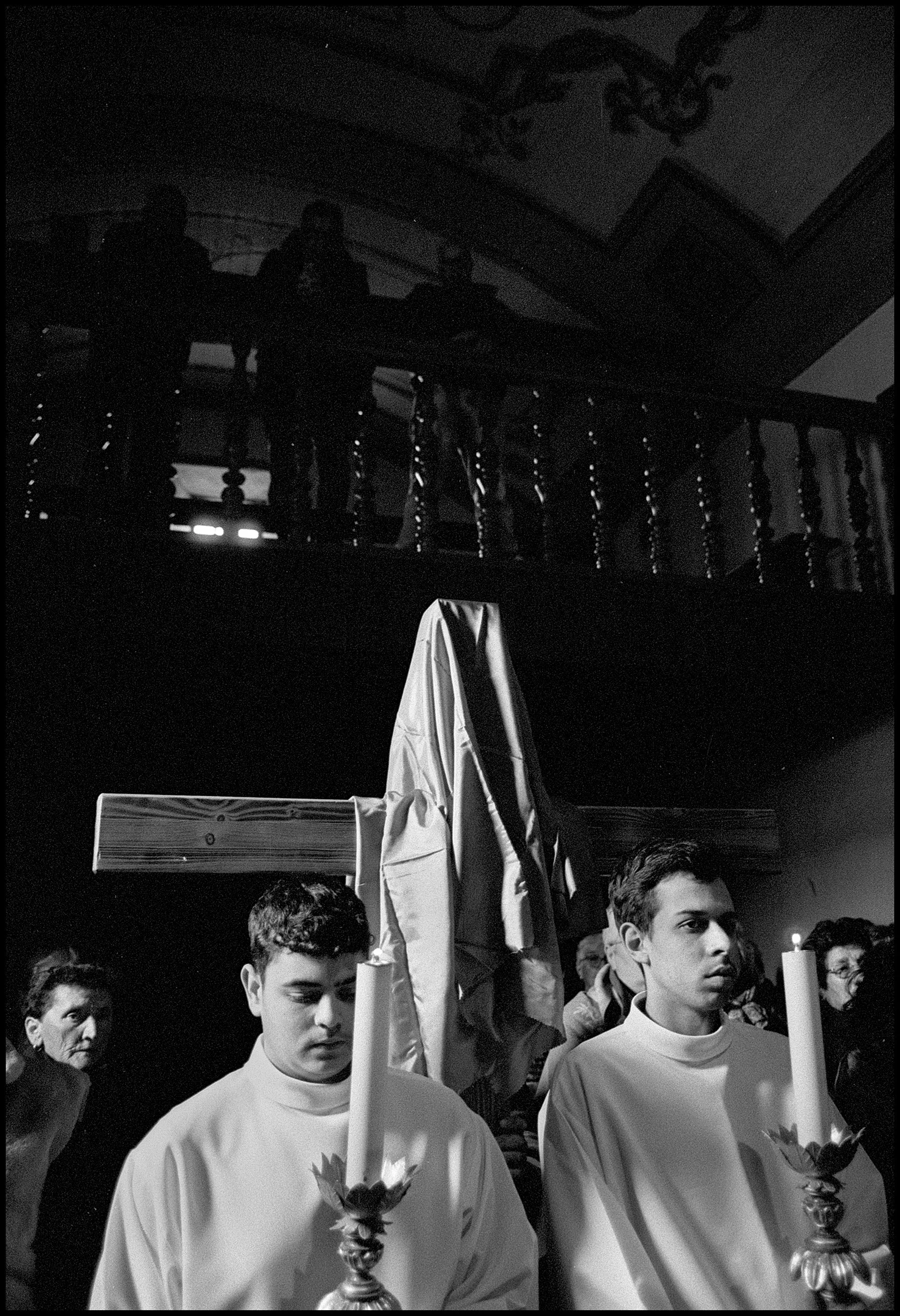 Time of worship before the cross. Parada do Monte, Portugal. 2025.