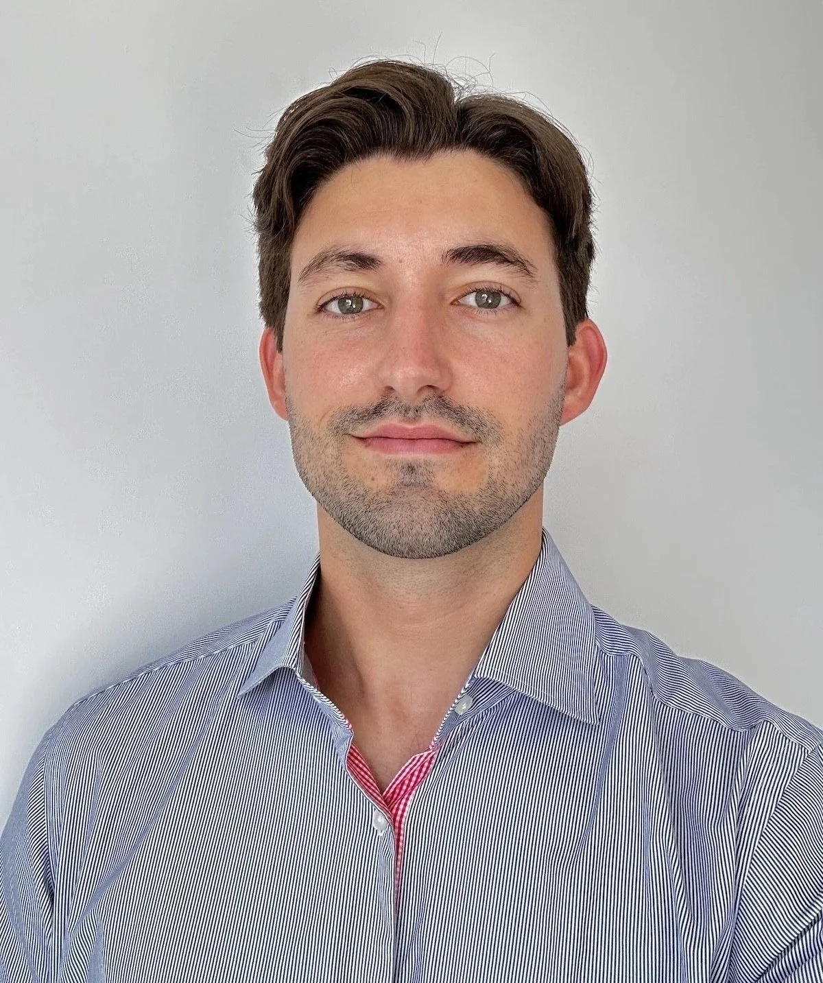 Headshot of Éric Papineau. 