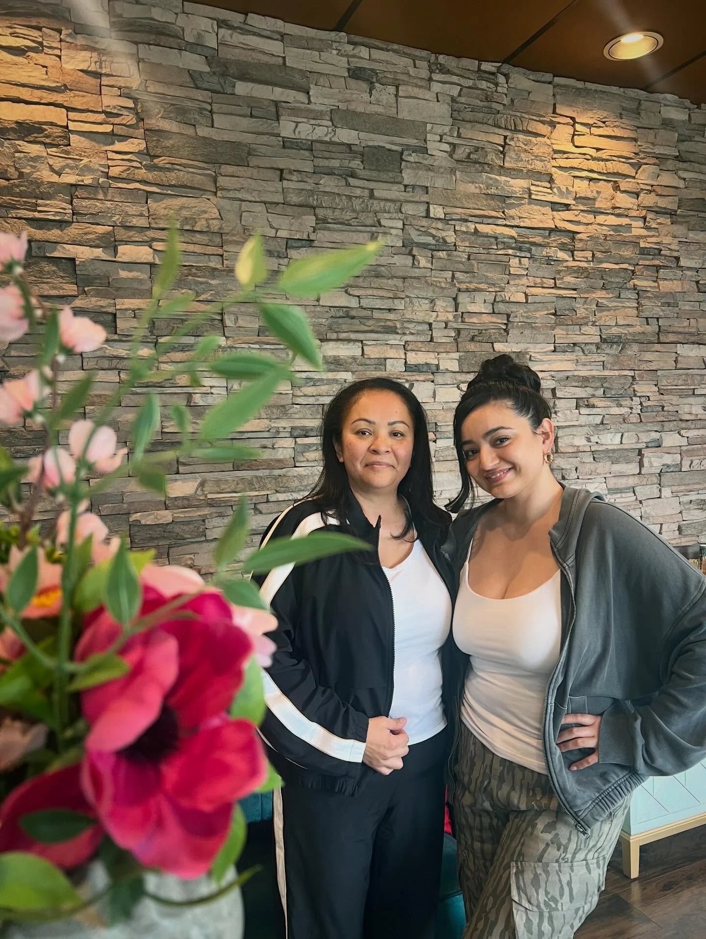 Today&rsquo;s vibe: celebrating Mom 💘
A birthday + Valentine&rsquo;s treat with our seasonal, Valentine Massage. Thank you for your visit today @justanlagirl_ 
Stay tuned to see how their Valentine Massage experience went ✨💘
