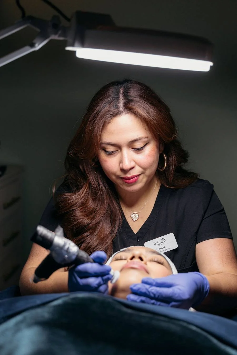 hydrafacial-practitioner-web.jpg