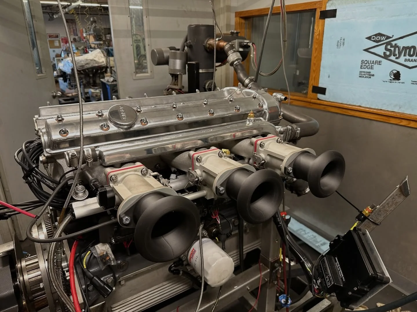 369hp/368tq out of the 4.7
Next up is a plenum style pre-induction that incorporates the trumpets and stock location for the air canister. 

.
.
.

#solidworks #design #jaguar #3dprint 3dprinting