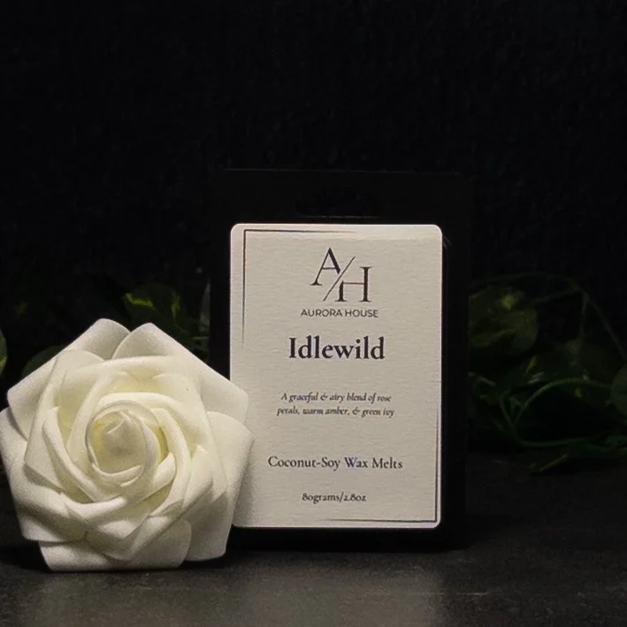 Aurora House wax melts Idlewild with white roses and green ivy