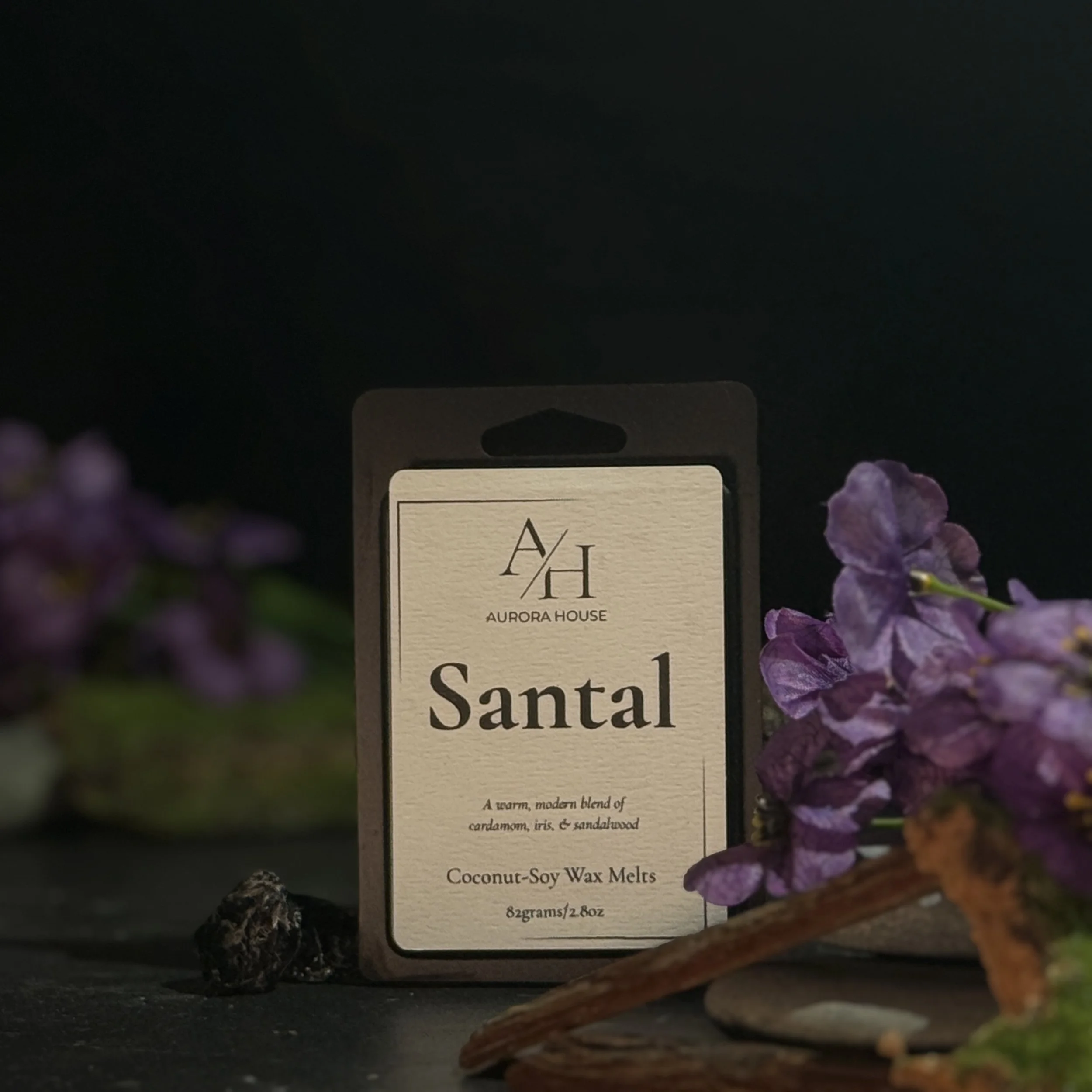 Aurora House wax melts Santal with earthy accents and violet stems