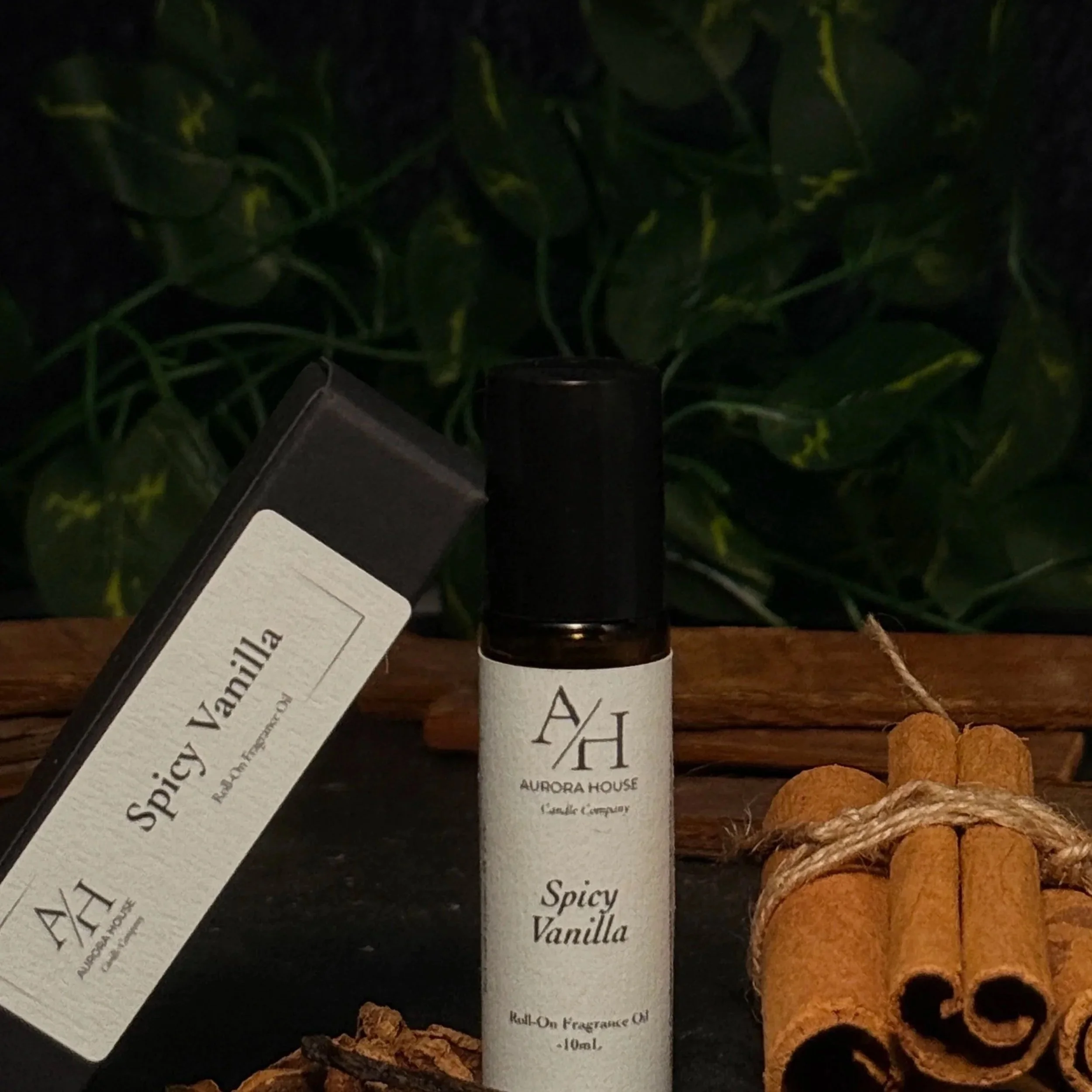 Aurora House Fragrance Oil Roller Spicy vanilla with cinnamon sticks and vanilla beans