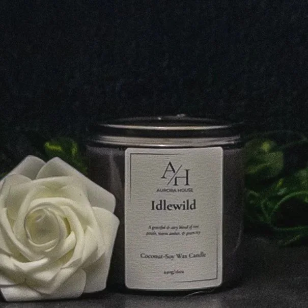 Aurora House 9oz candle Idlewild with white roses and green ivy