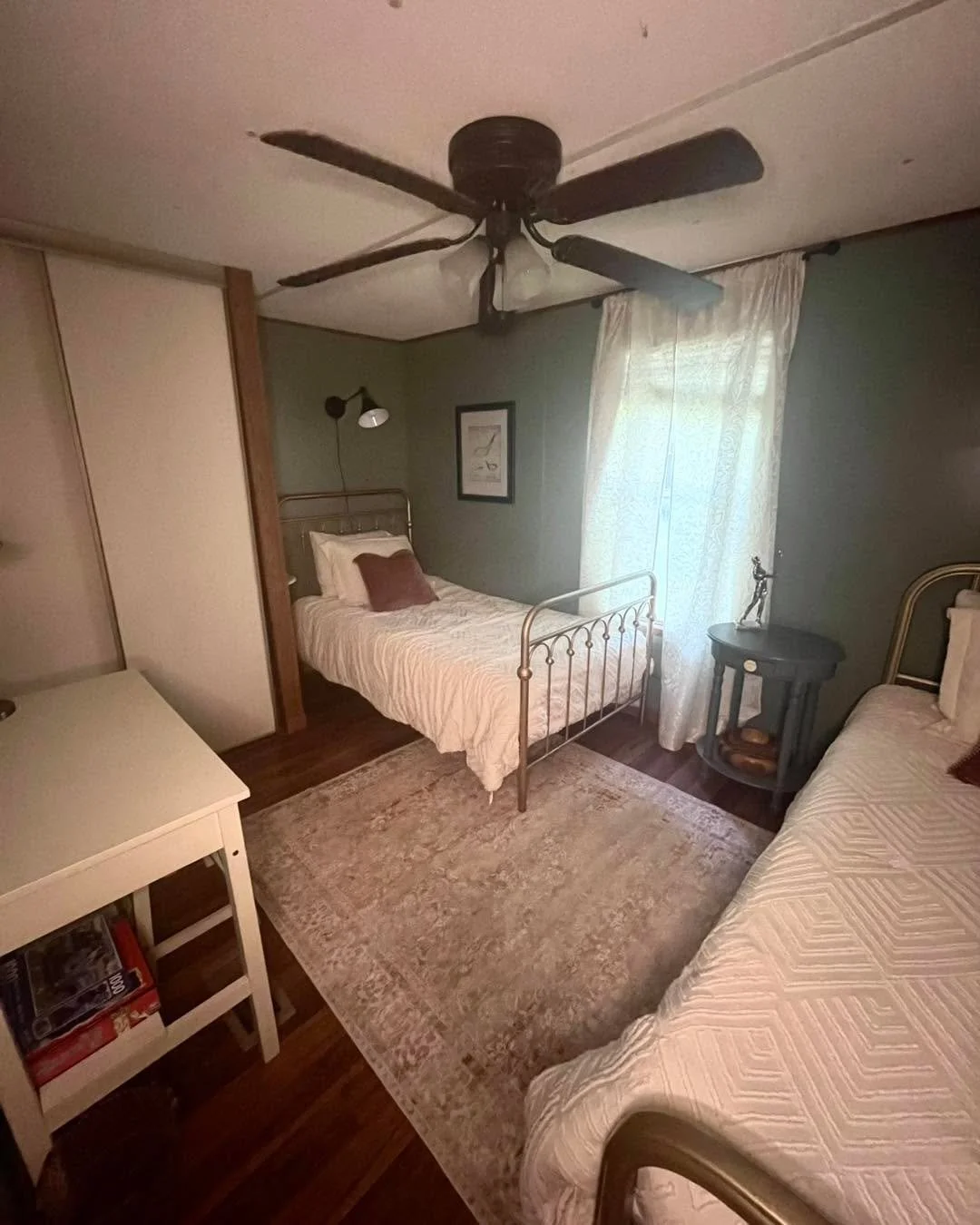 Our second bedroom reveal is live on the blog! 🎉 We took this room from storage central to a cozy golf-inspired retreat, perfect for kids or extra guests. 

See how we pulled it together with a mix of thrifted finds, clever paint choices, and a heal