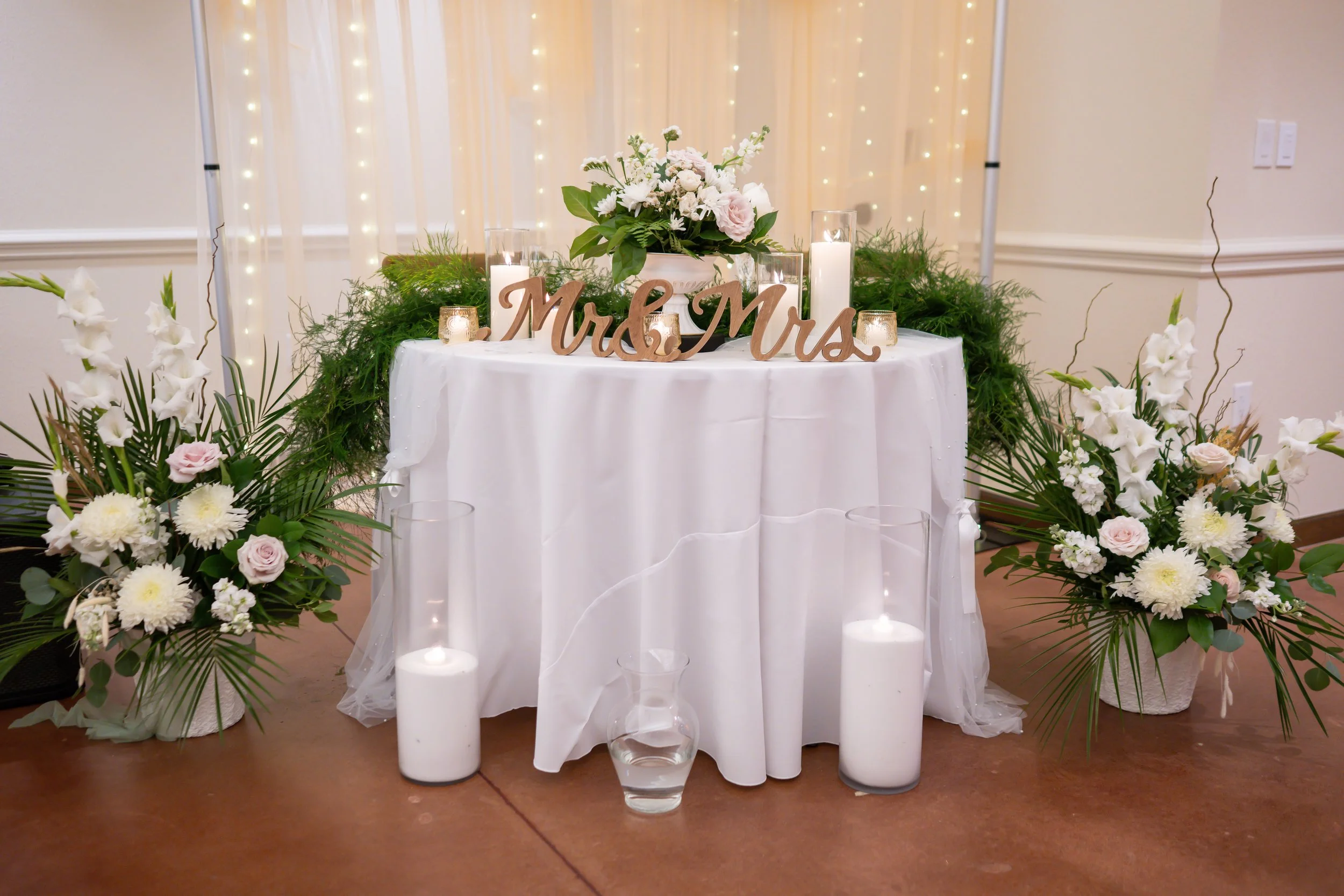 Sweetheart table.jpg