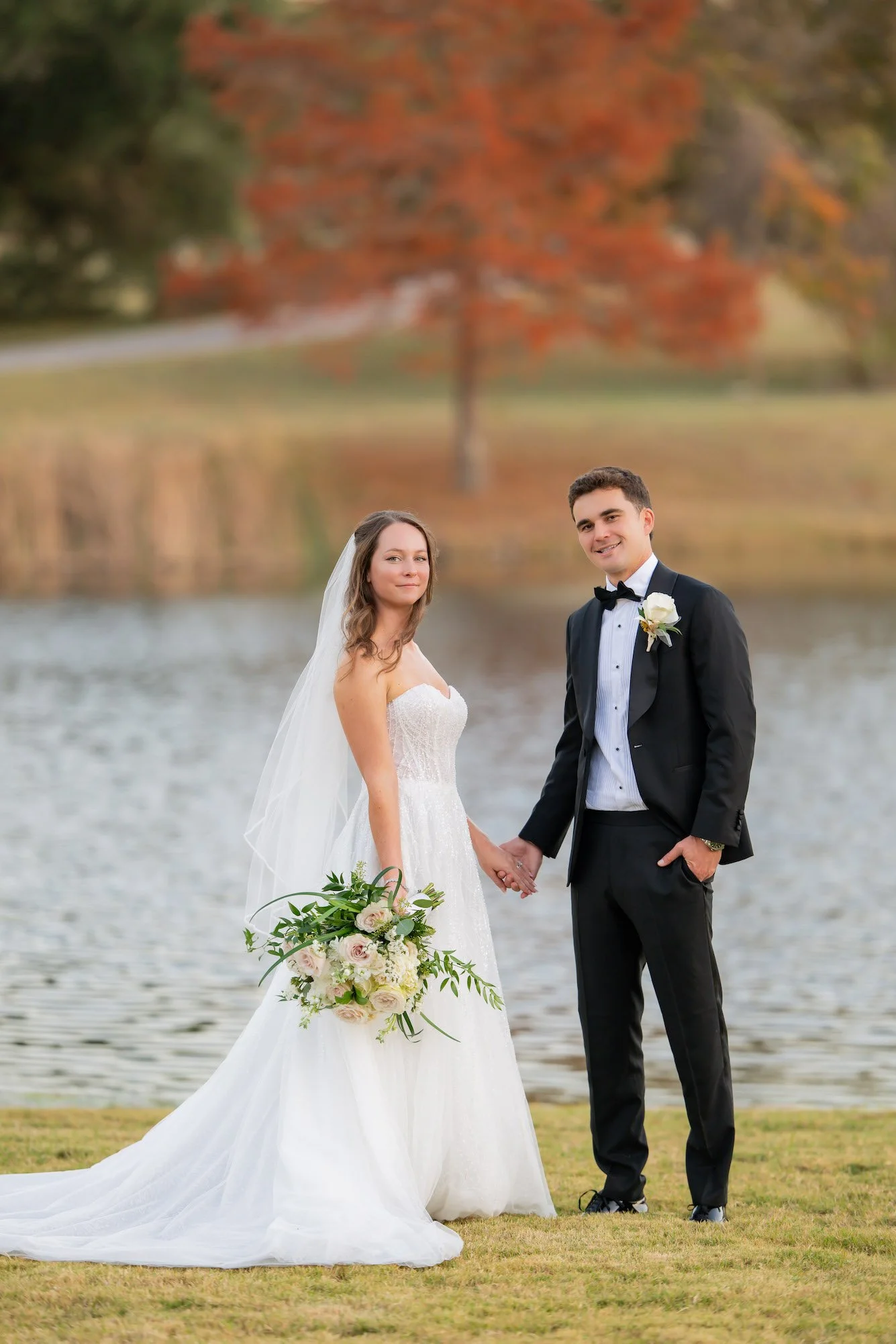 Simple Elegance &amp; Joyful Moments: A Beautiful Fall Wedding