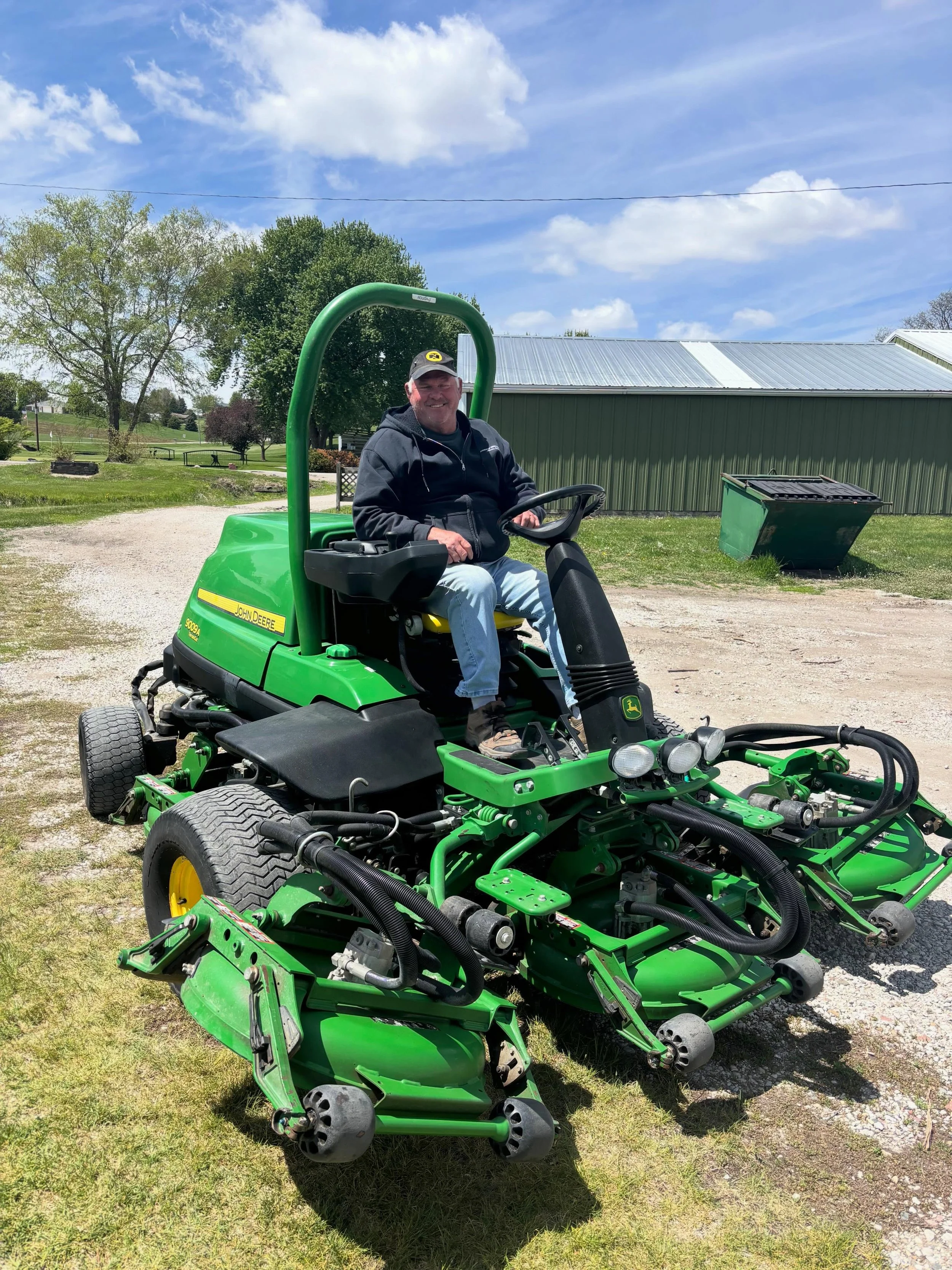 Another new addition to the golf course! Everyone welcome the new rough mower!!🎉🙌🏼. We are so excited that it is here, and Jeff is too!😁