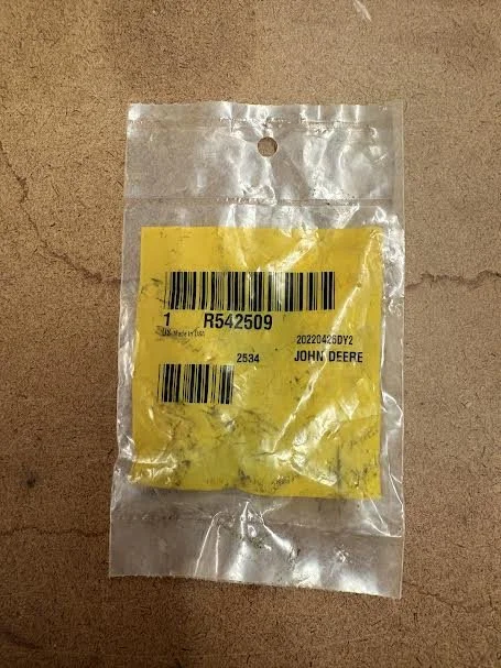 R542509 FLANGED CAP SCREW, M8 X 25-JOHN DEERE