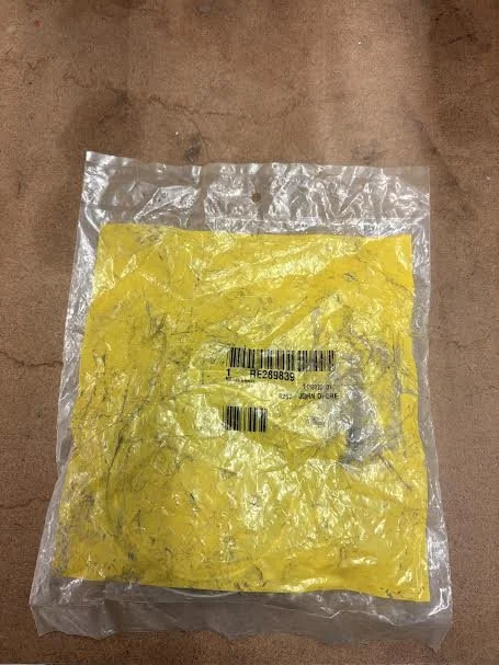 RE289839 V-CLAMP-JOHN DEERE