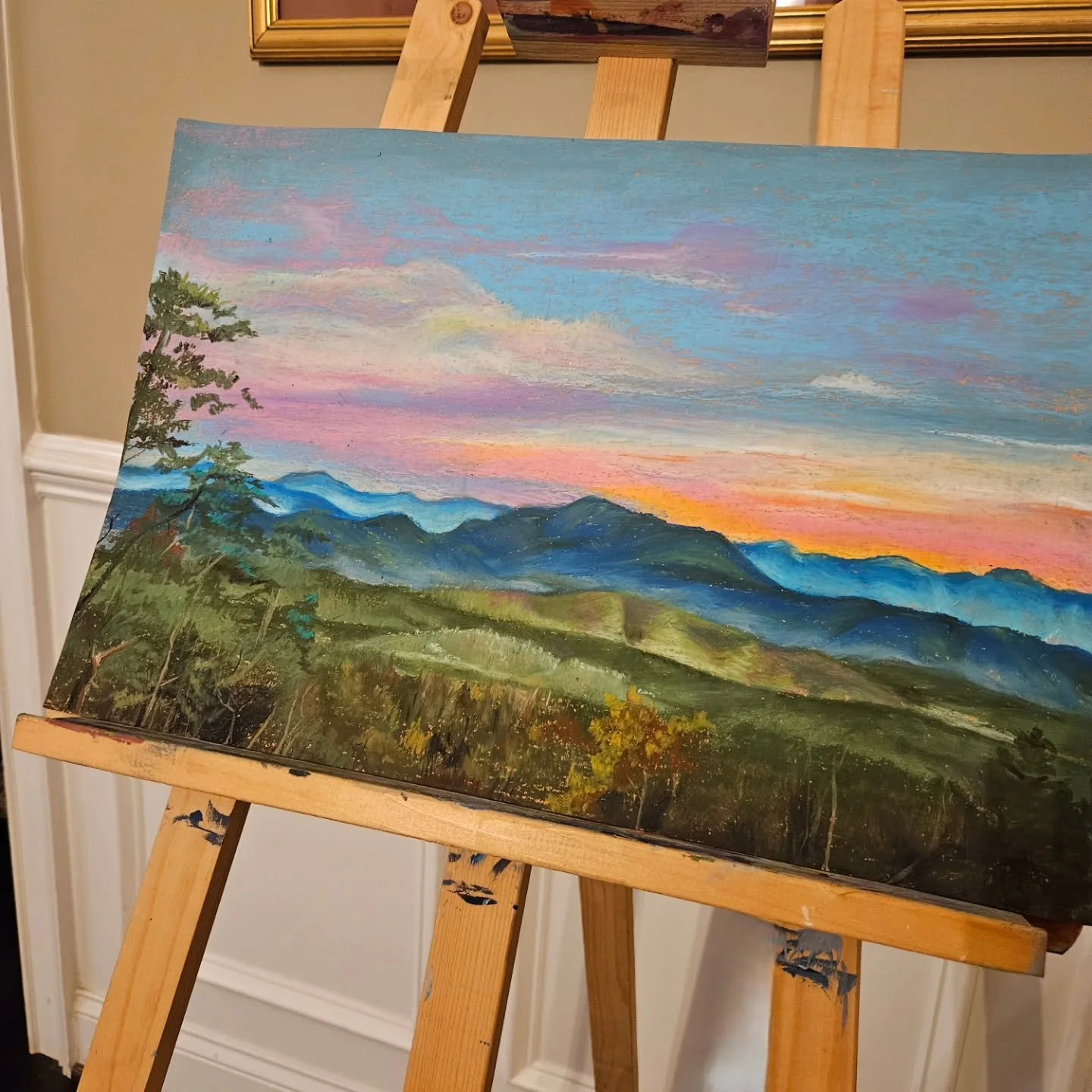 I got to play with my new oil pastels this weekend!! The creamy dreamy texture of the pastel crayon is a delightful departure from liquid pigments. I look forward to more exploration with this medium ✨️

Feeling this one is cute, might paint later 😝