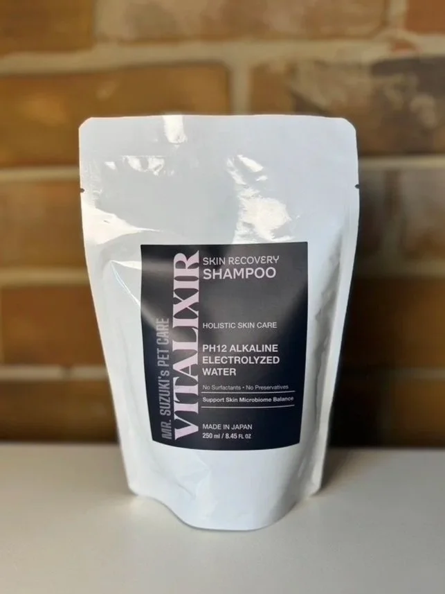 Mr. Suzuki’s VITALIXIR Skin Recovery Shampoo concentrate pouch for foam-free cleansing of dogs’ skin and coats.