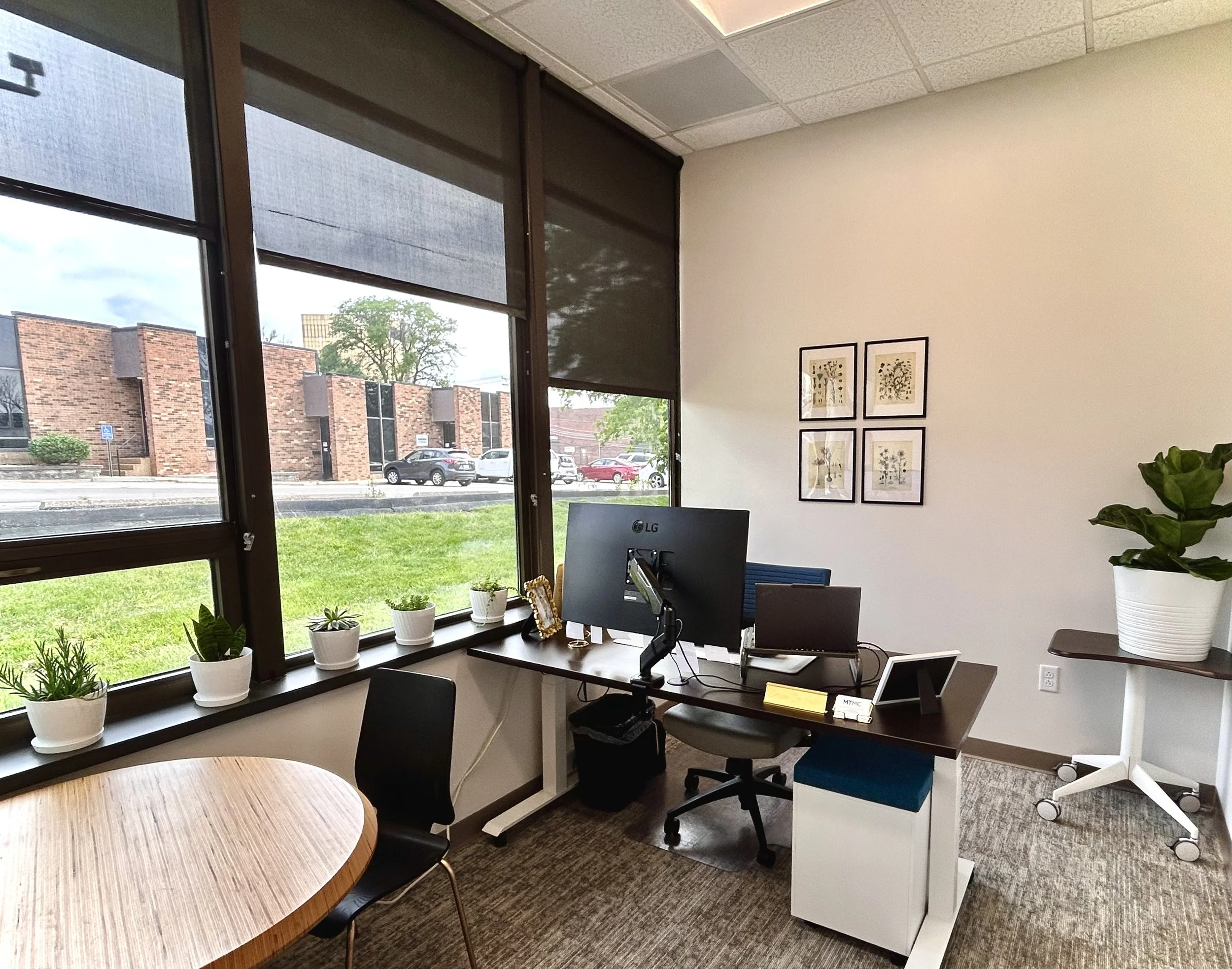 gateway-office-suites-window-office.jpg