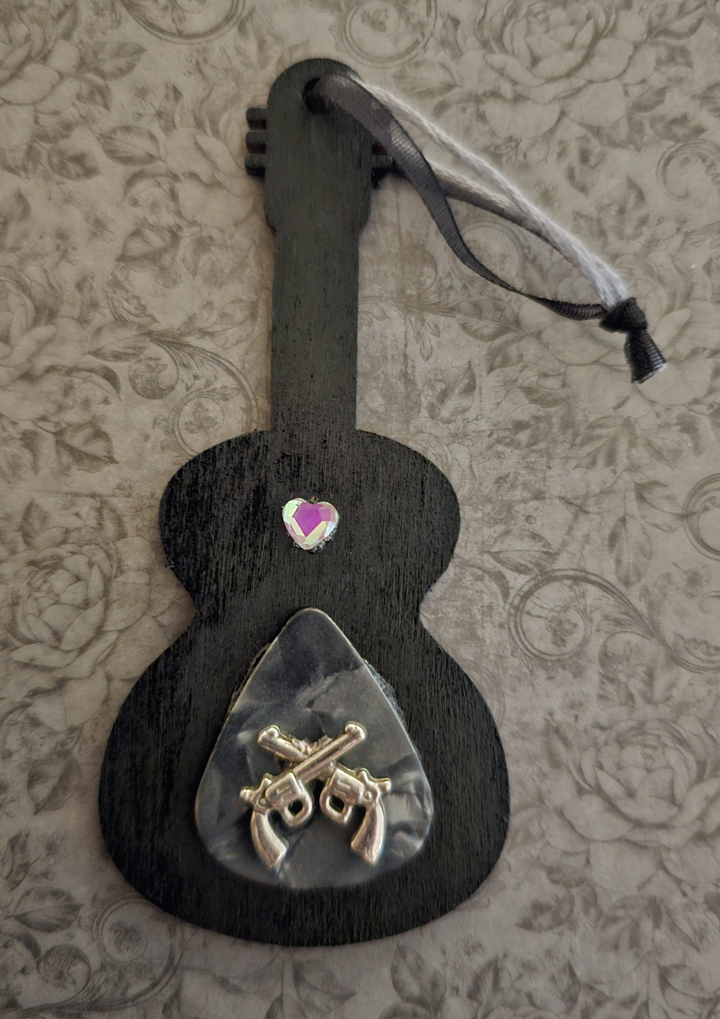 gun guitar ornament.jpg