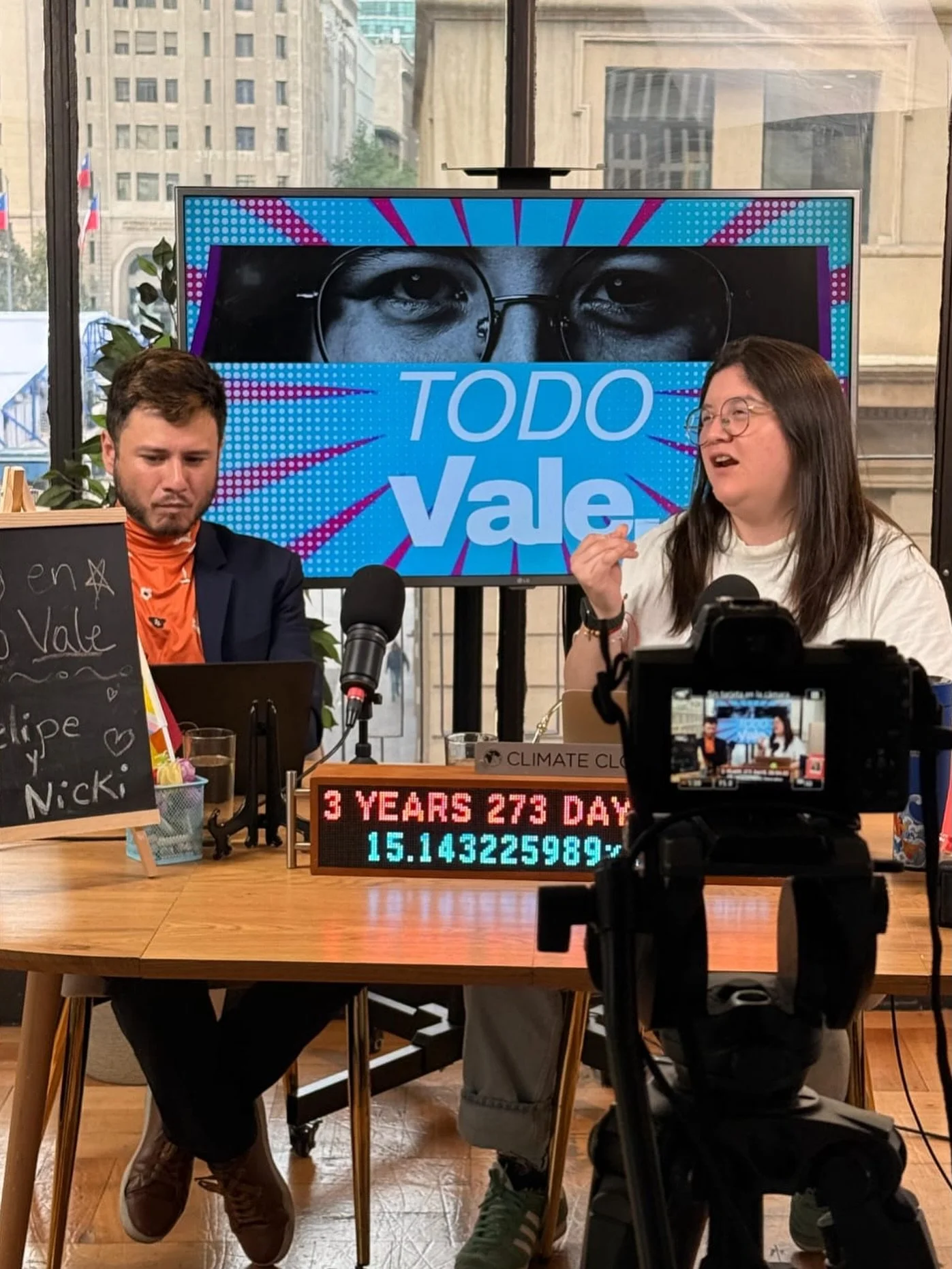 With less than three weeks before COP30, activist @felipeyelfindelmundo took the Climate Clock to TODO VALE videocast from @el.ciudadano. 

Felipe shared that he believes time is our most valuable resource and that we should collectively change our r