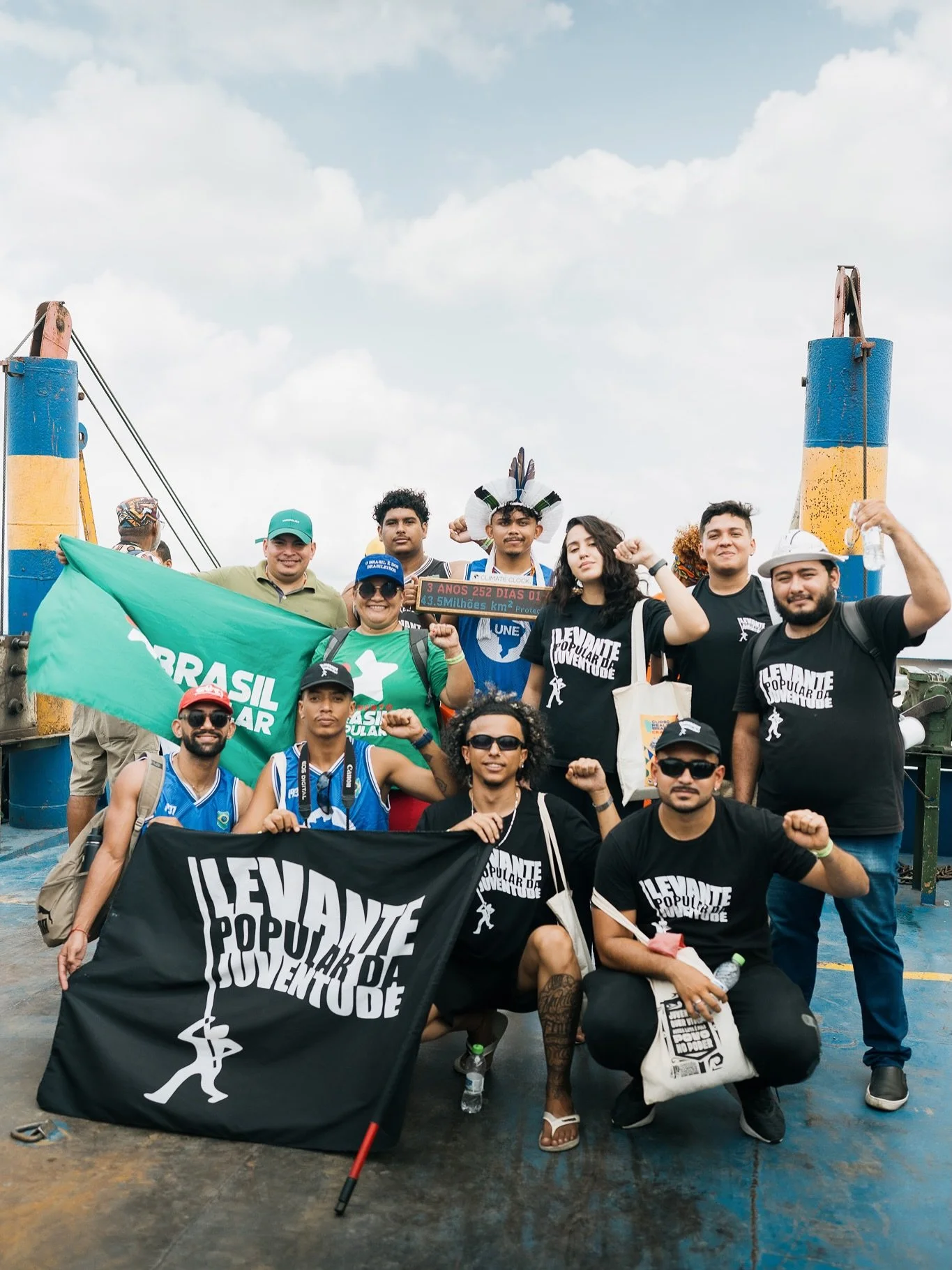 Over 200 boats sailed through Guam&aacute; river in Bel&eacute;m this week to raise awareness on water protection and to celebrate the first day of People&rsquo;s Summit. Climate Clock was honored to join the rural communities boat and to join forces
