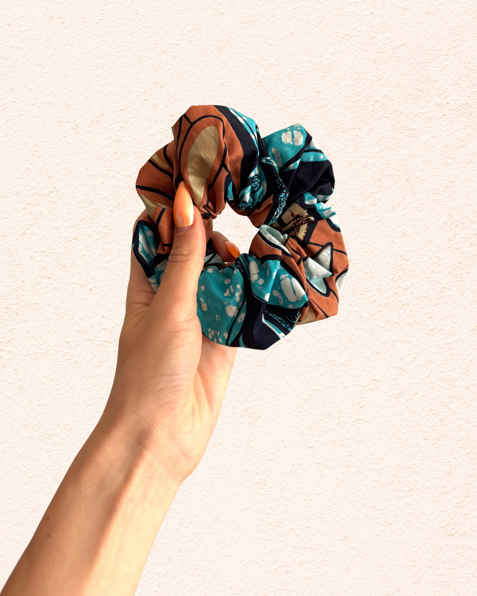 Blue:gold Vlisco fabric.png