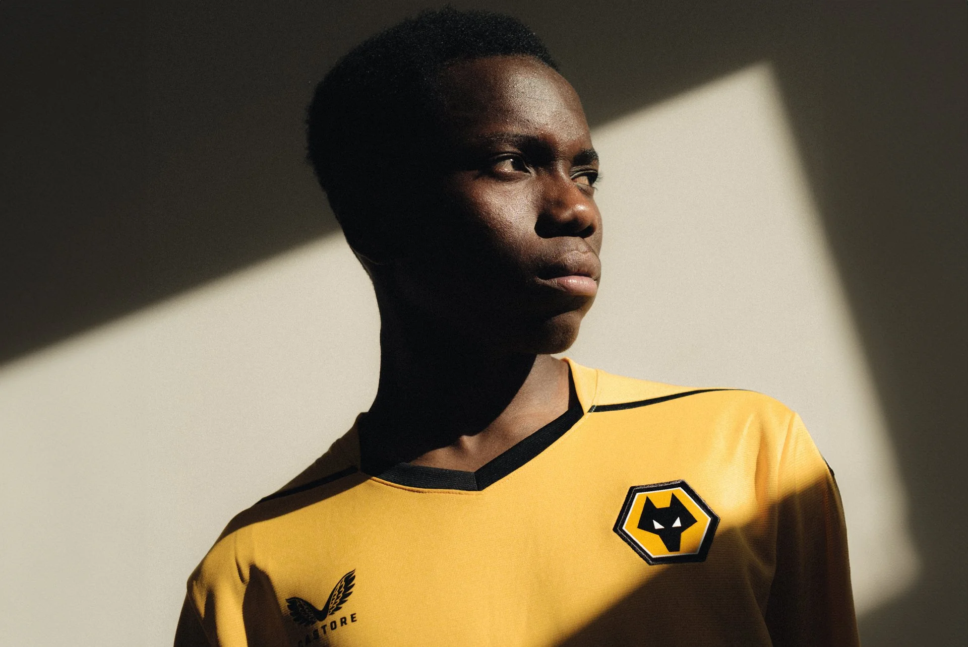 Testimony Igbinoghene Joins Wolves