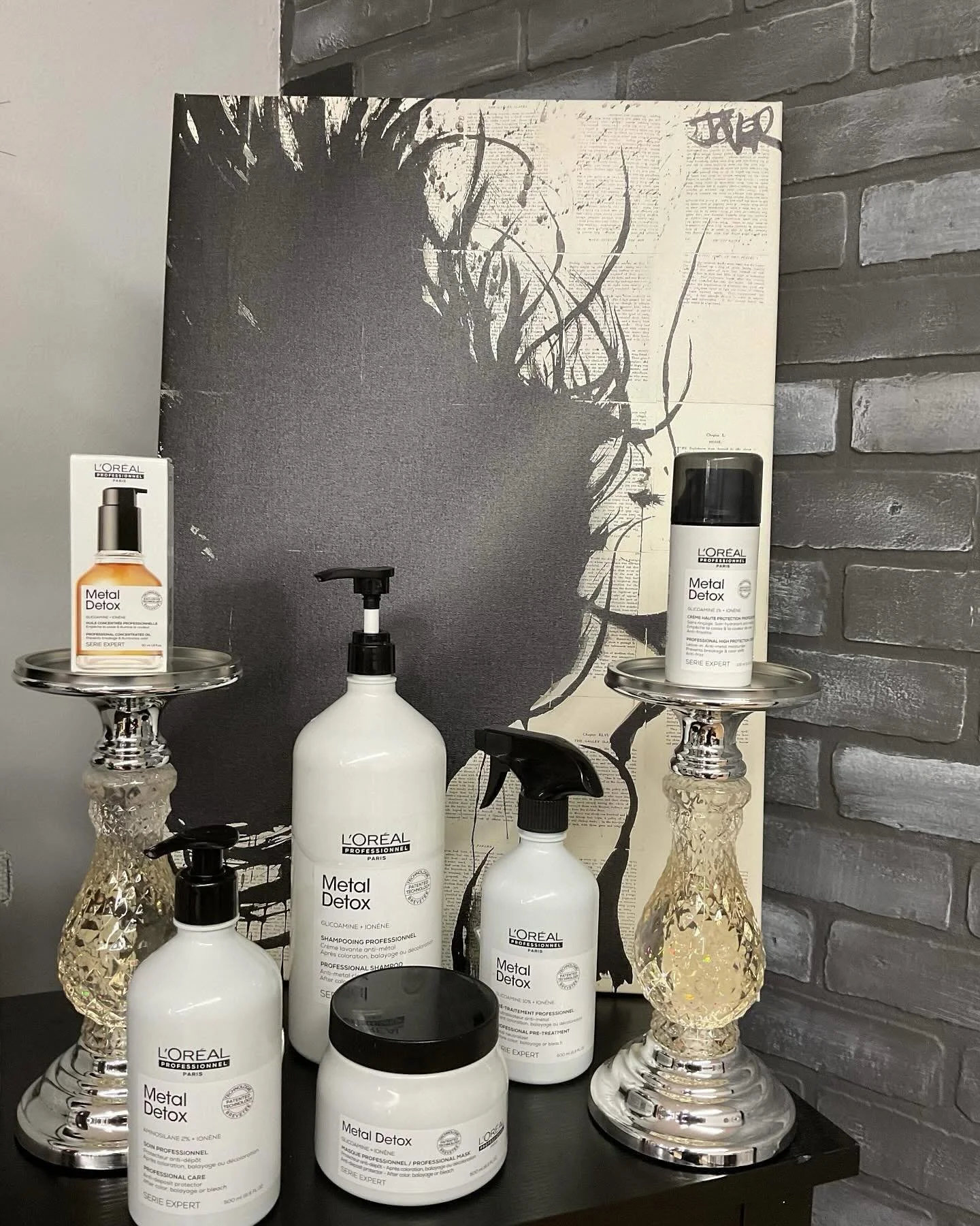 Spring is almost here, Book your Metal Detox treatment before your next color service. 
Metal Detox removes residue from your hair, such as copper,calcium and iron. Your hair is instantly smoother, softer and more nourished. Mention this post and rec