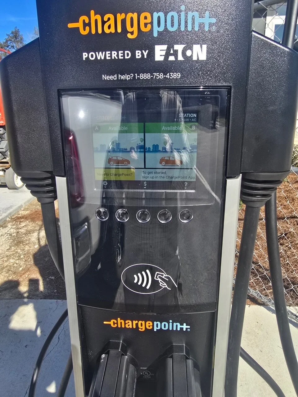 Installed today in Crestview, FL. One dual plug @chargepoint CT4021 at the Retreat at Redstone.