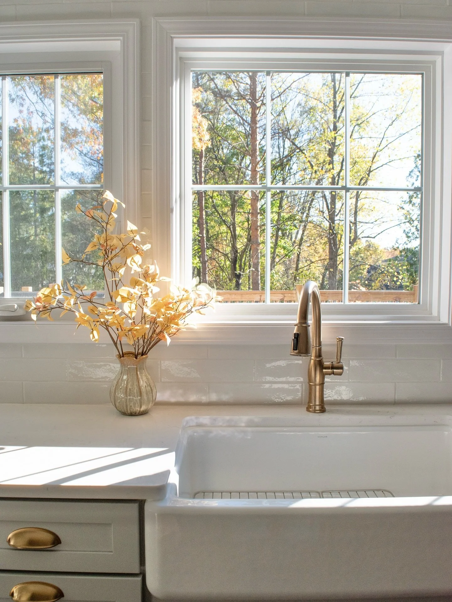 Warmth, timelessness, and a touch of autumn - our recipe for the perfect kitchen 🍂