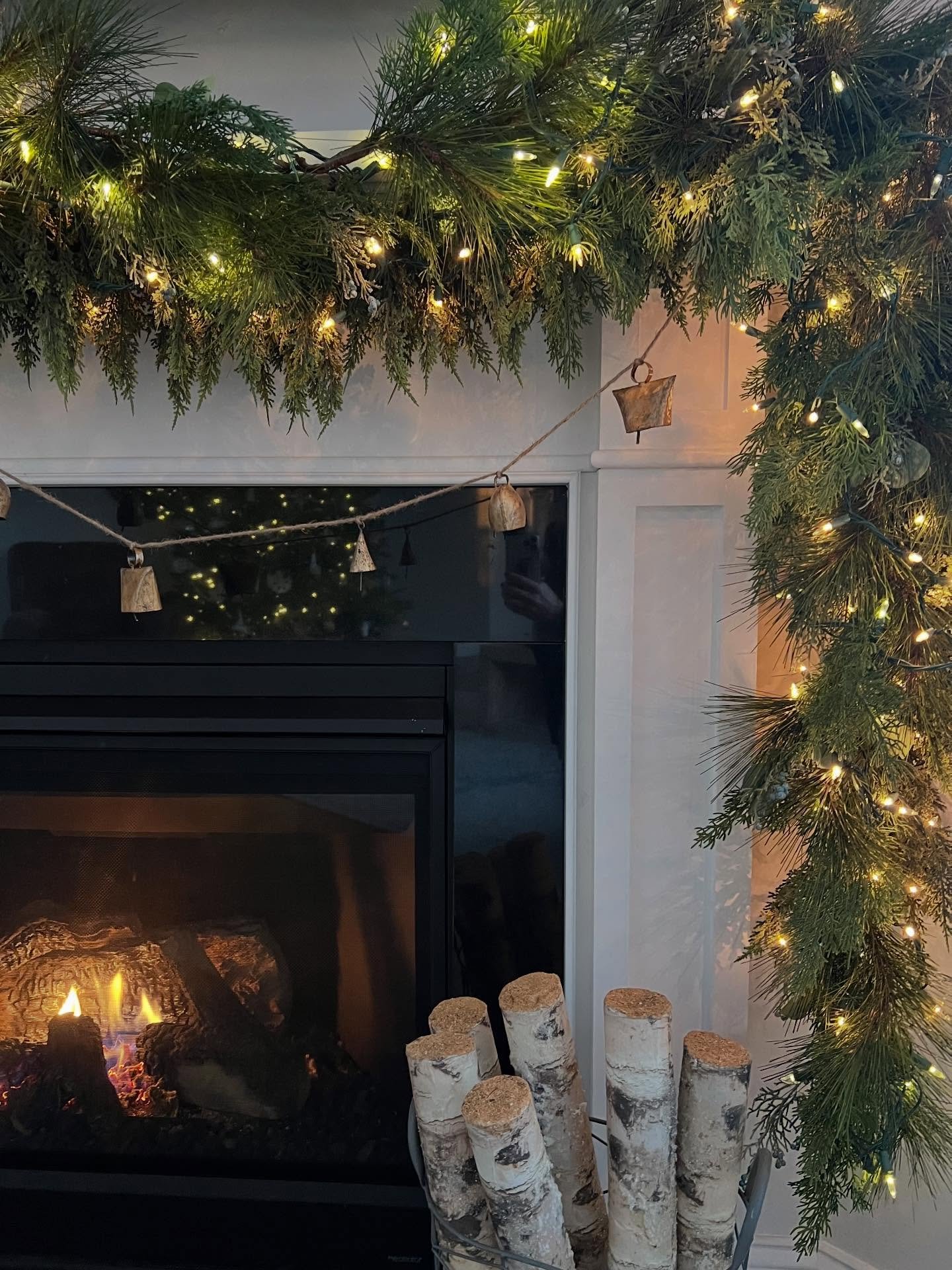 When it&rsquo;s more than just decor&hellip;it&rsquo;s memories, twinkle lights, coziness, and the feeling of home 🎄❤️✨ A glimpse into Megan&rsquo;s festive home
