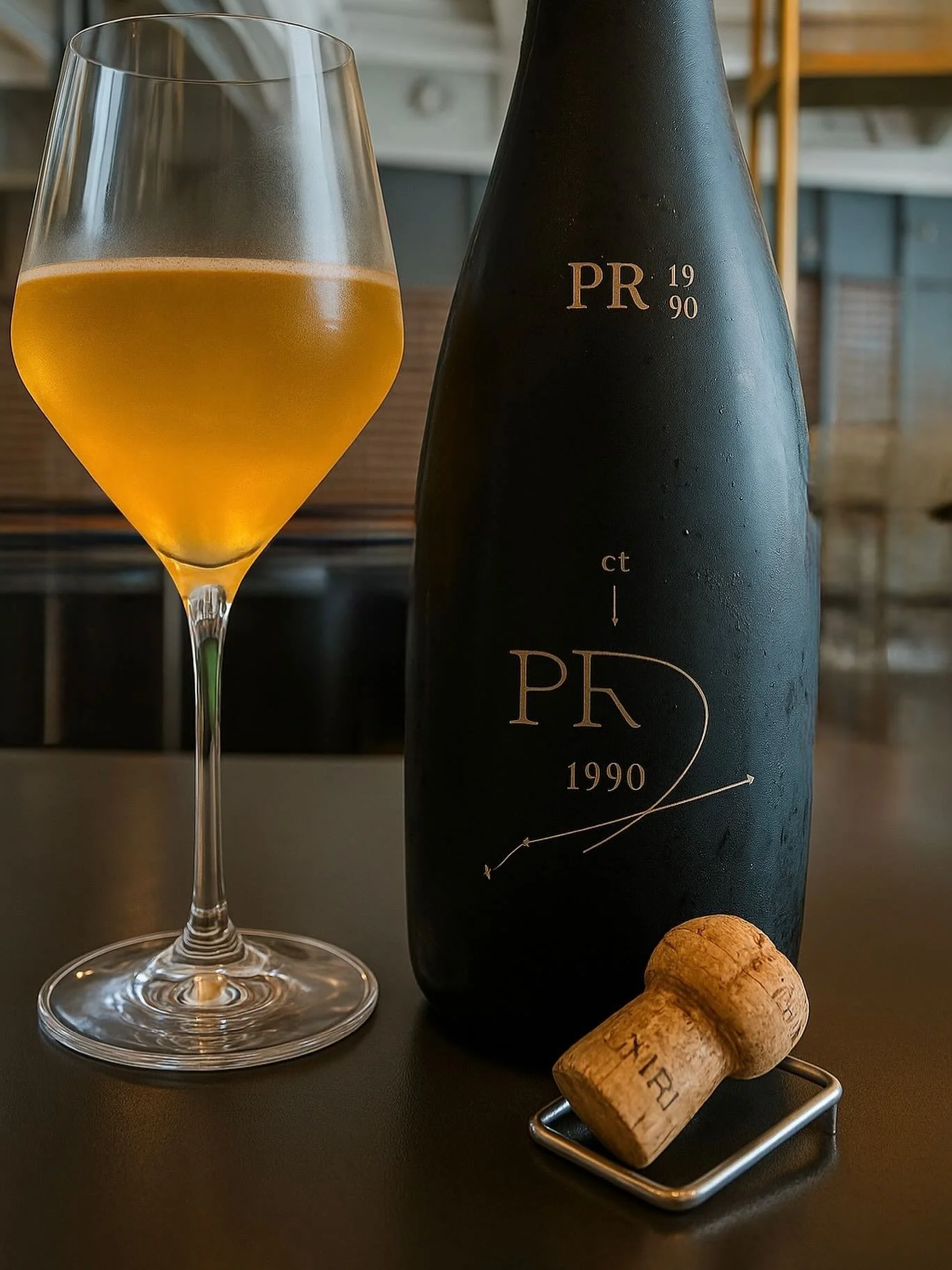 Vintage elegance in a glass 🍾✨
Henri Giraud PR 1990 &mdash; a prestige late-release cuv&eacute;e aged over 20 years on the lees. 80% Pinot Noir, 20% Chardonnay, oak-vinified, and dripping in toasted hazelnut, candied citrus, and golden orchard fruit