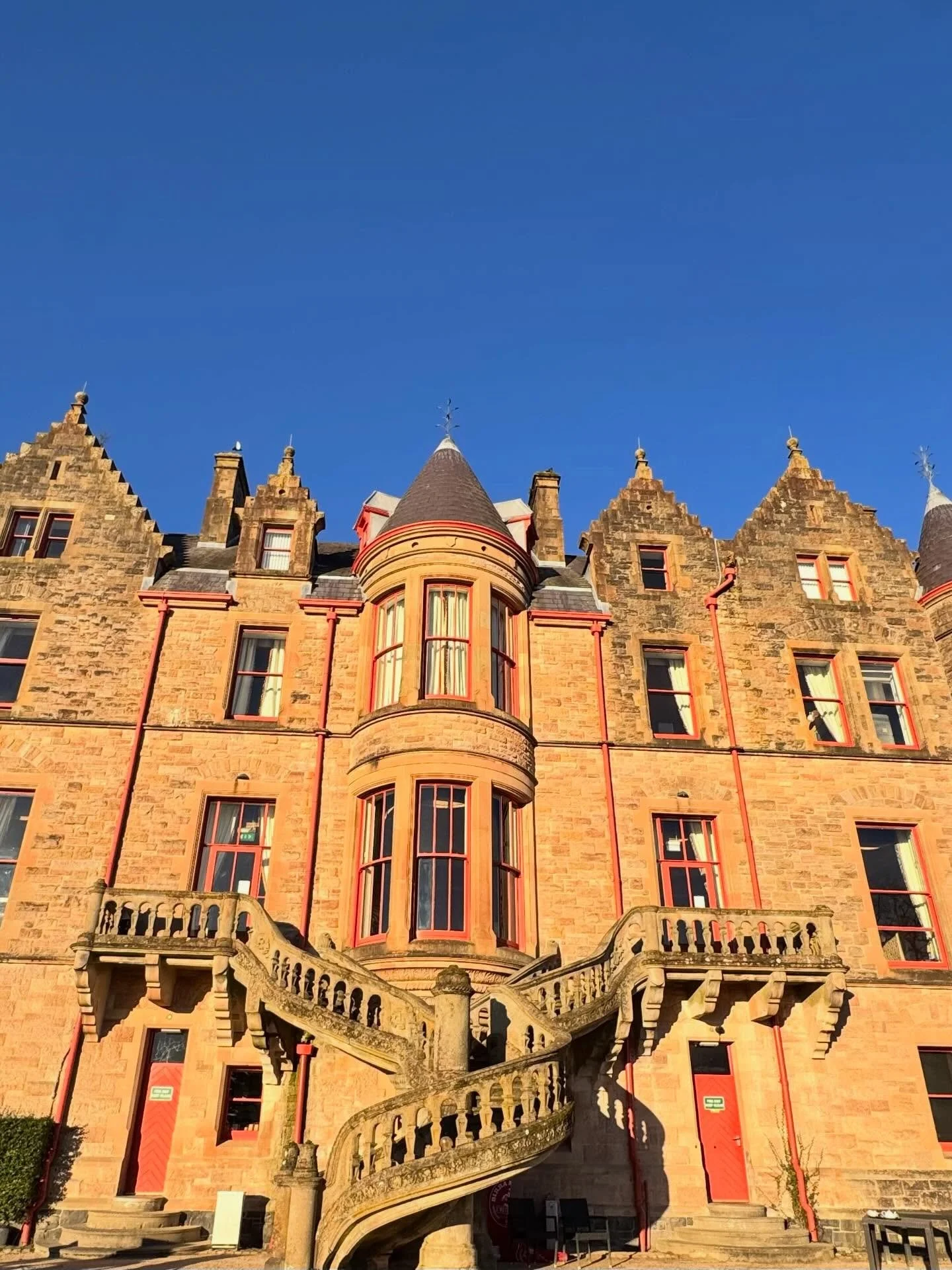 ✨ Belfast Castle Magic ✨

Golden hour hit just right at Belfast Castle today ☀️🏰
Tucked on the slopes of Cave Hill, this place feels straight out of a storybook &mdash; spiral staircases, sandstone glow, and views over the whole city. Hard to believ