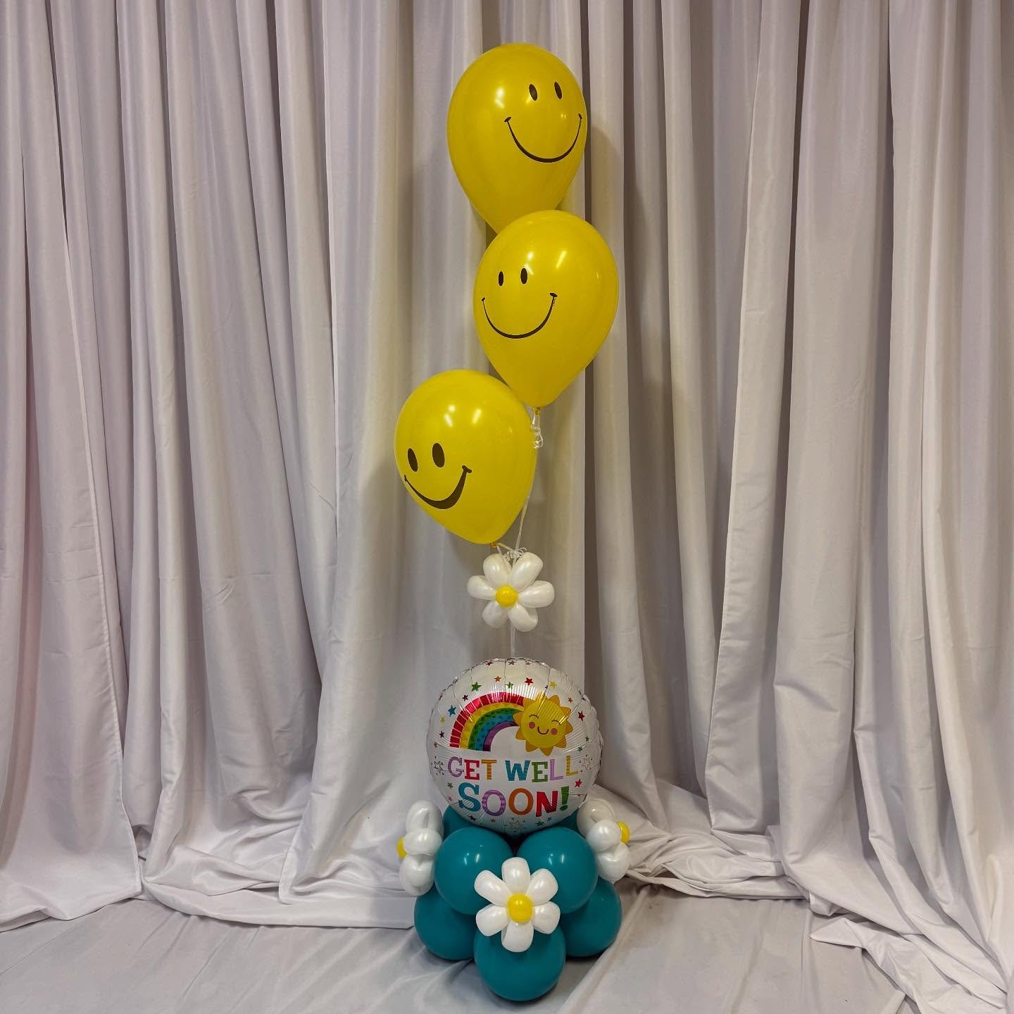 When you want to brighten a friend&rsquo;s day, cheer them with our Get Well Smiles Balloon Bouquet.
#getwell
#getwellballoons
#getwellballoonbouquet
#balloonbouquet
#cantonballoonartist