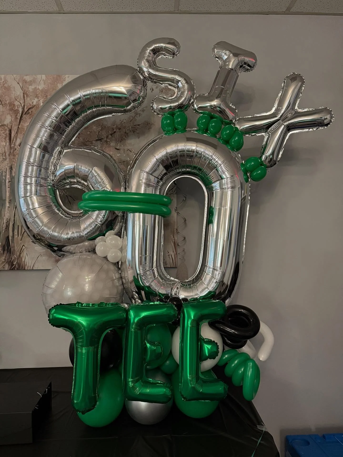 Happy 60th Birthday Chris!
#60thbirthday #60thbirthdayballoons #surprisebirthday
#birthdayballoons #birthdaypartydecor #balloonbouquet
#balloondecor #balloonartist #balloondrop #balloonpinata 
#balloondelivery #balloonshop #canalfultonballoons
#canal