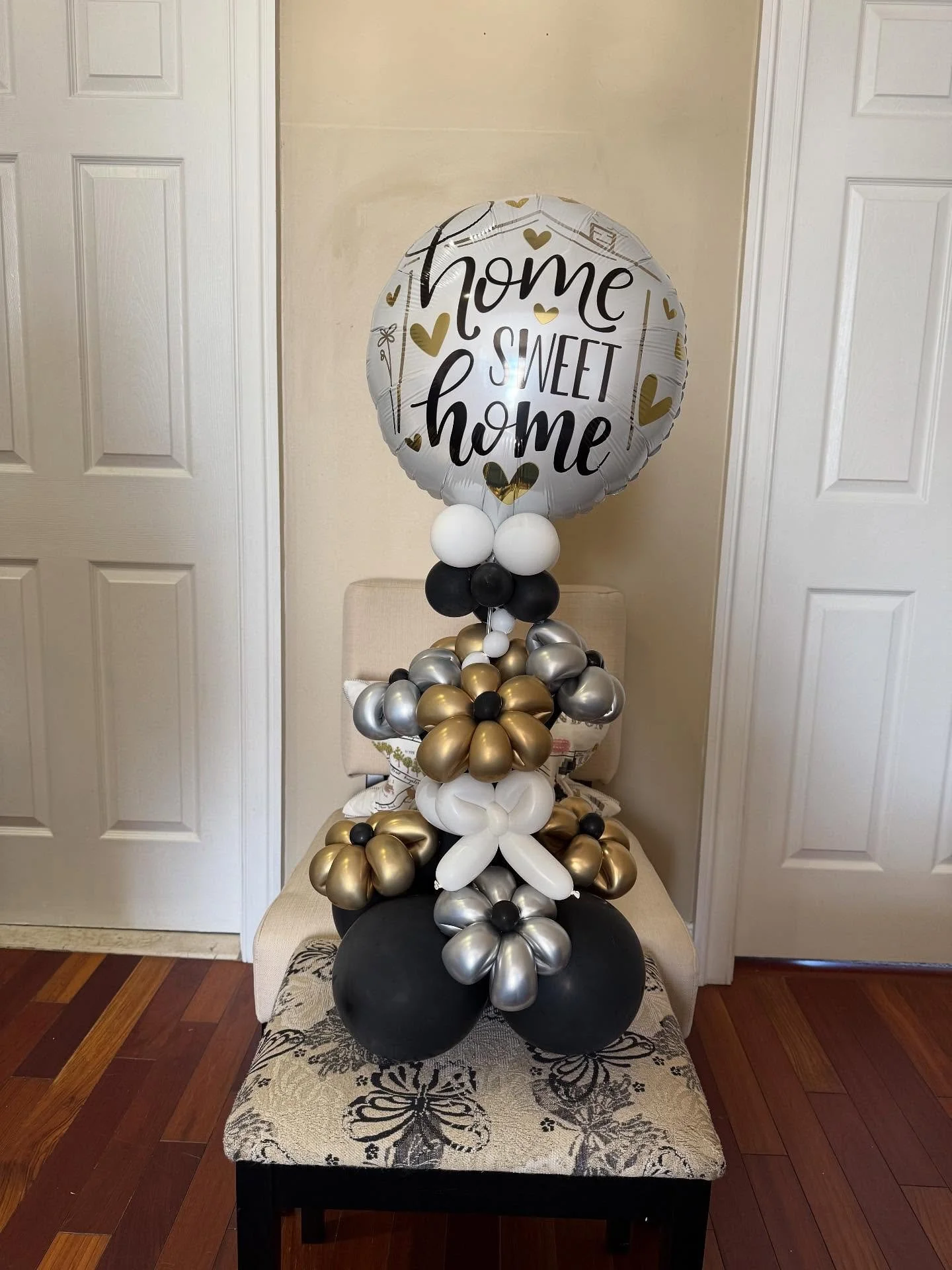 They said &ldquo;Yes&rdquo; to a new address! Congratulations to their new home with our Home Sweet Home Balloon Bouquet!
#welcomehome #welcomehomeballoons
#newhome #balloonbouquet #balloonflowers
#homesweethome #homesweethomeballooms